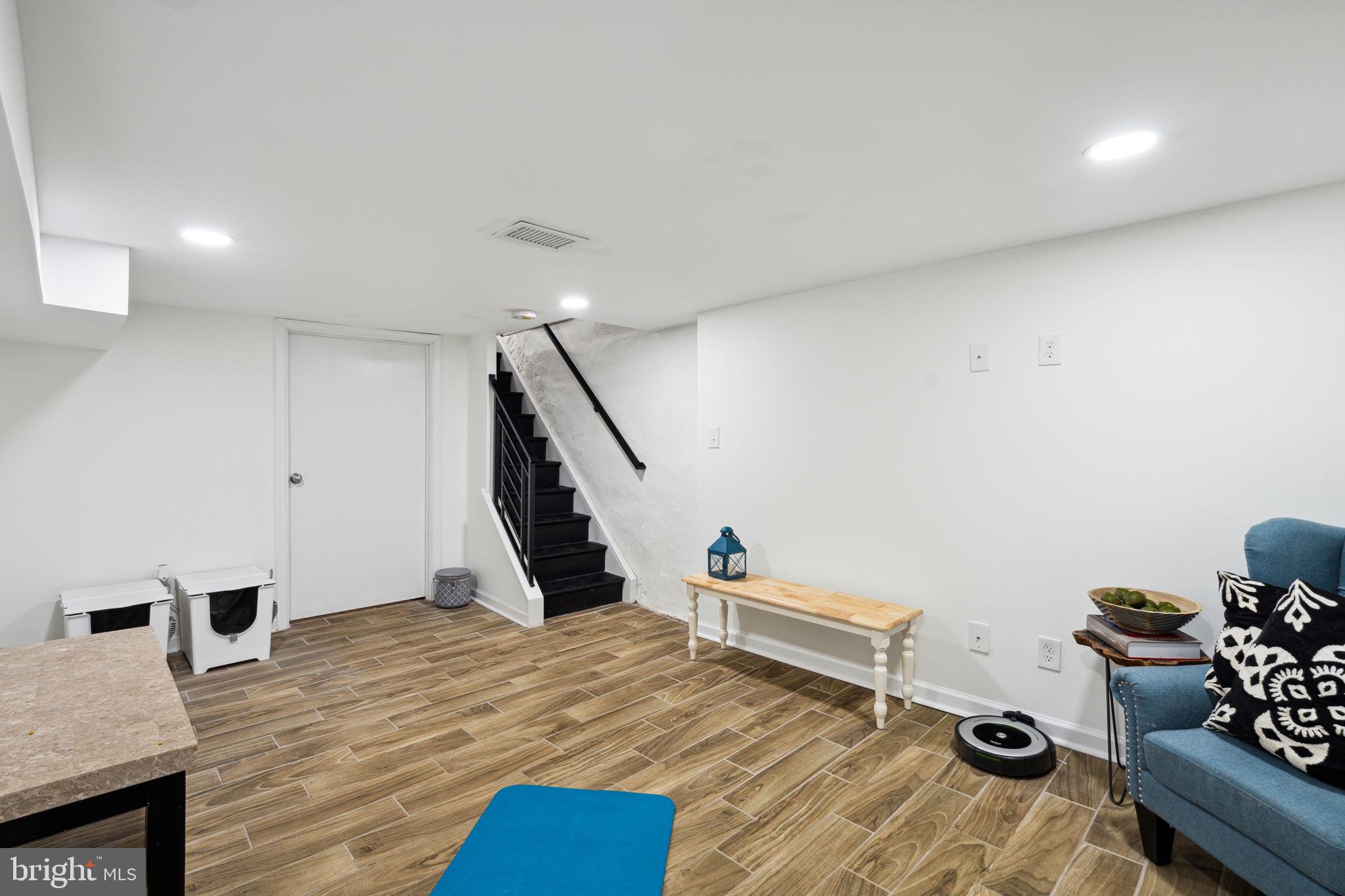 LOWER MOYAMENSING - Residential