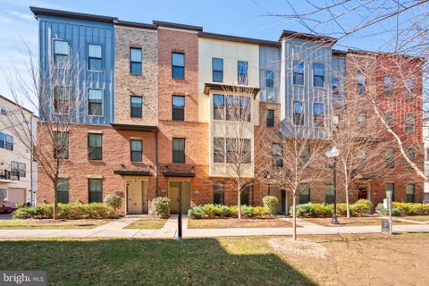 Condo For Sale - 3207 Tribune Court<br/> HYATTSVILLE, MD 20782
