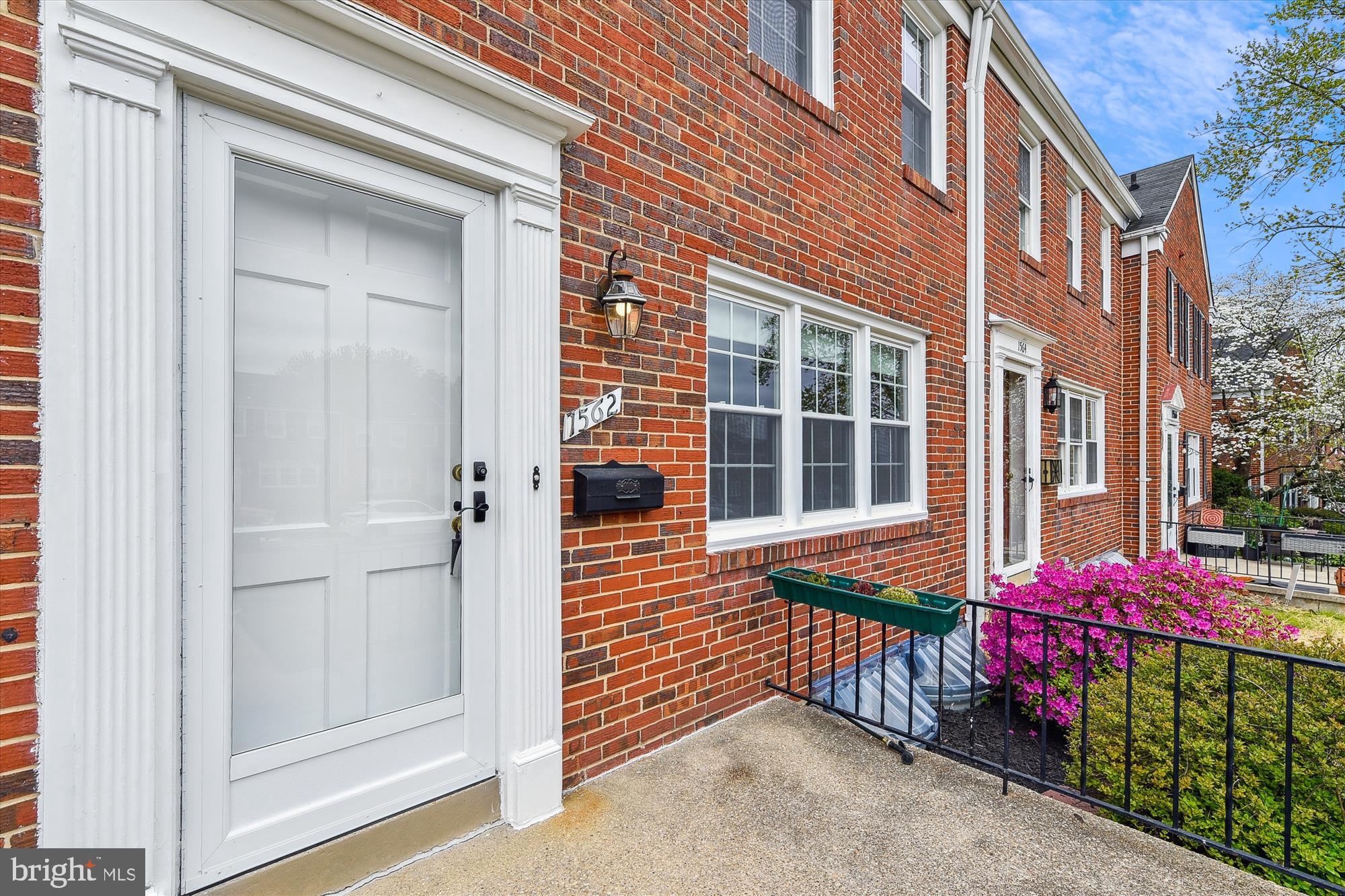 1562 DOXBURY ROAD