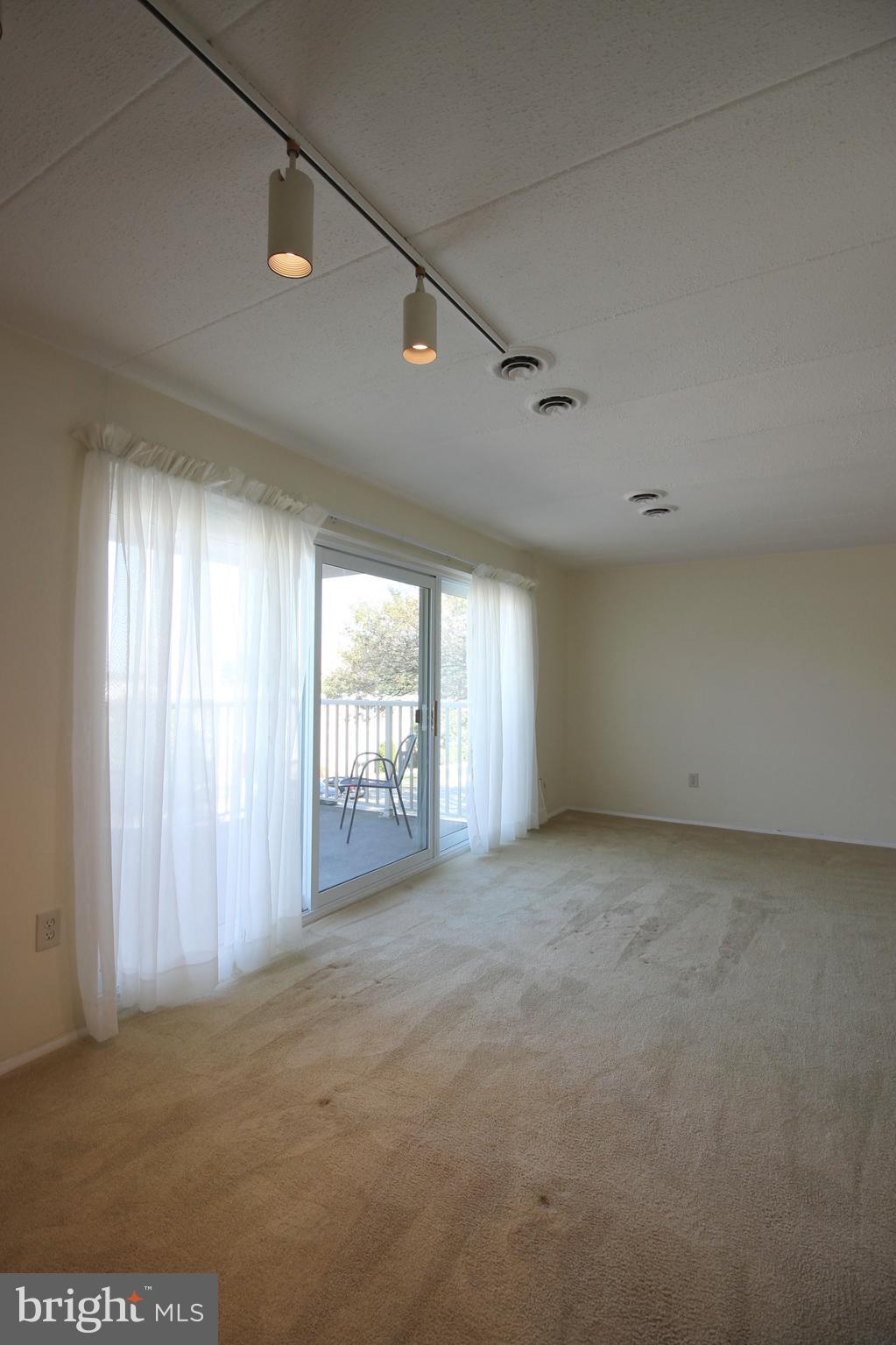 HUNTINGTON CLUB - Residential Lease