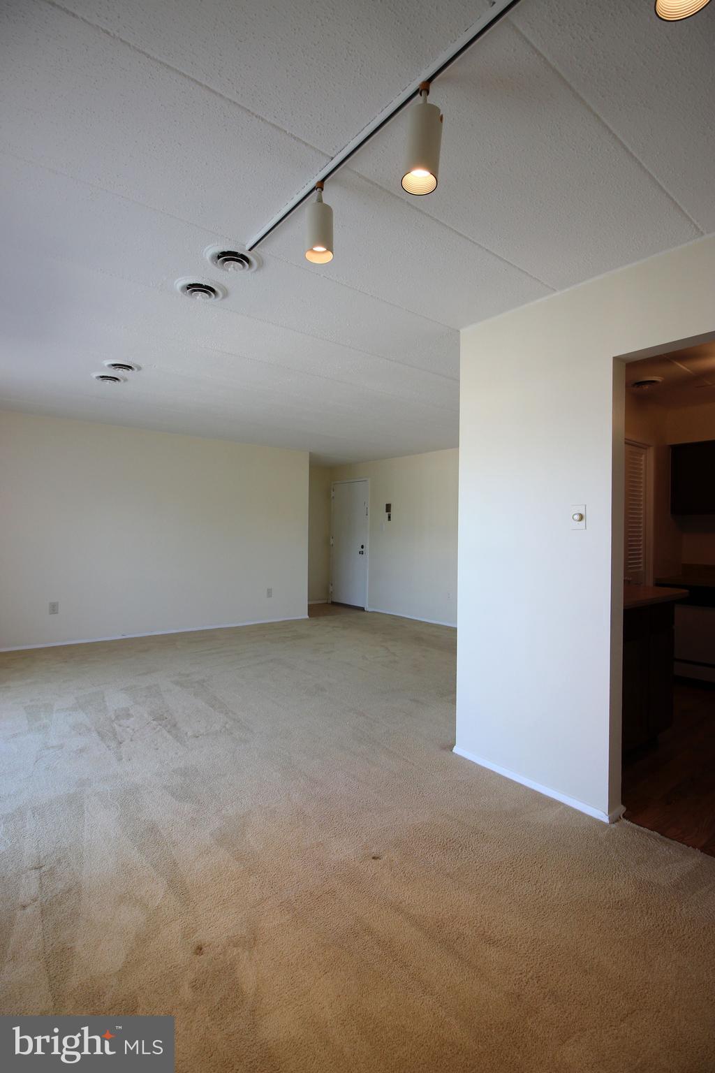 HUNTINGTON CLUB - Residential Lease