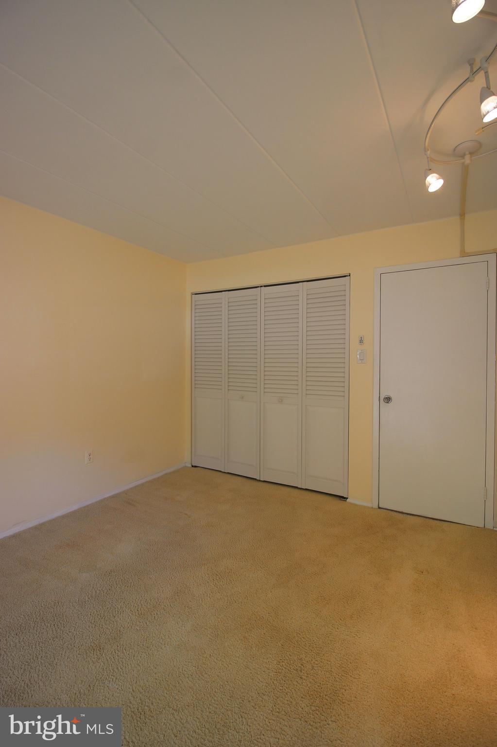 HUNTINGTON CLUB - Residential Lease