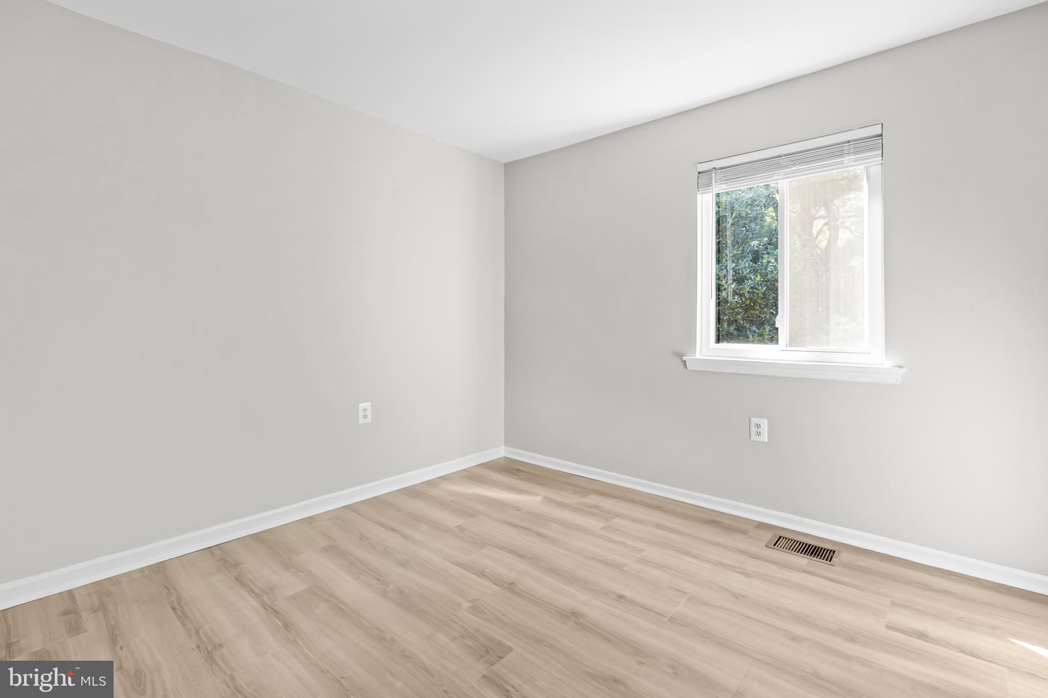 BURKE STATION SQUARE - Residential