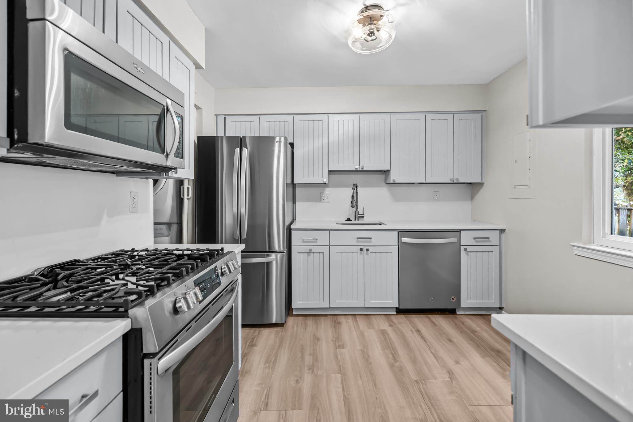 BURKE STATION SQUARE - Residential