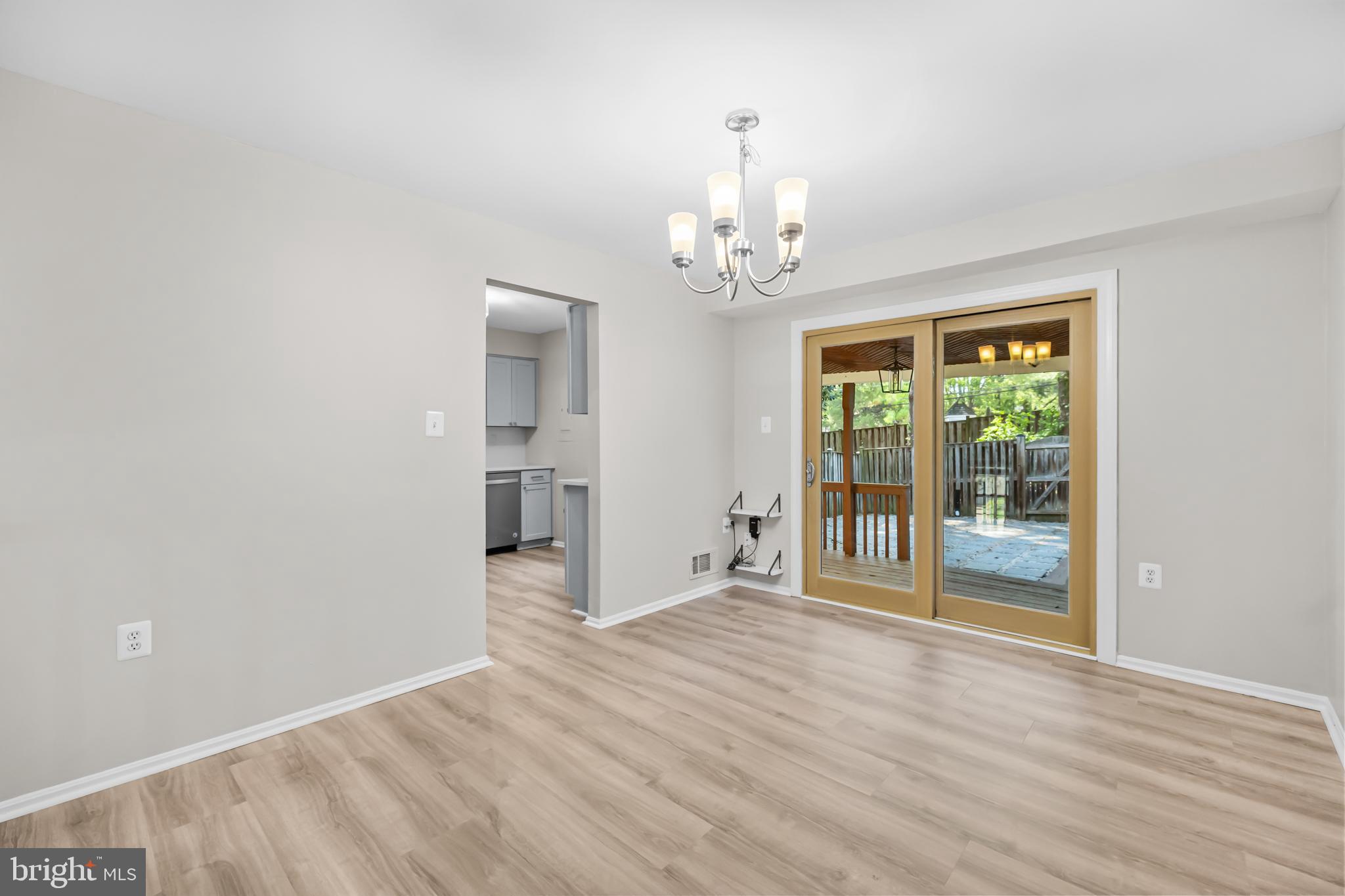 BURKE STATION SQUARE - Residential