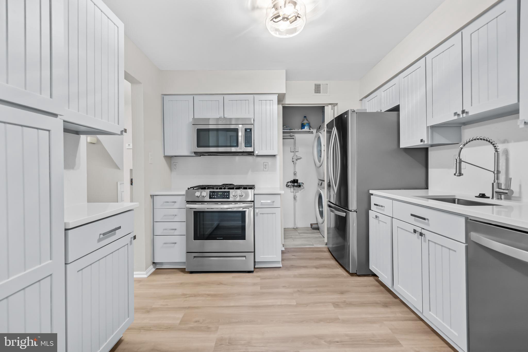 BURKE STATION SQUARE - Residential