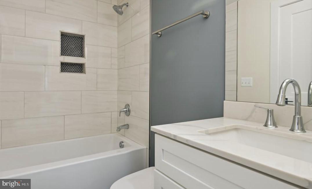 GRAYS OAKTON - Residential