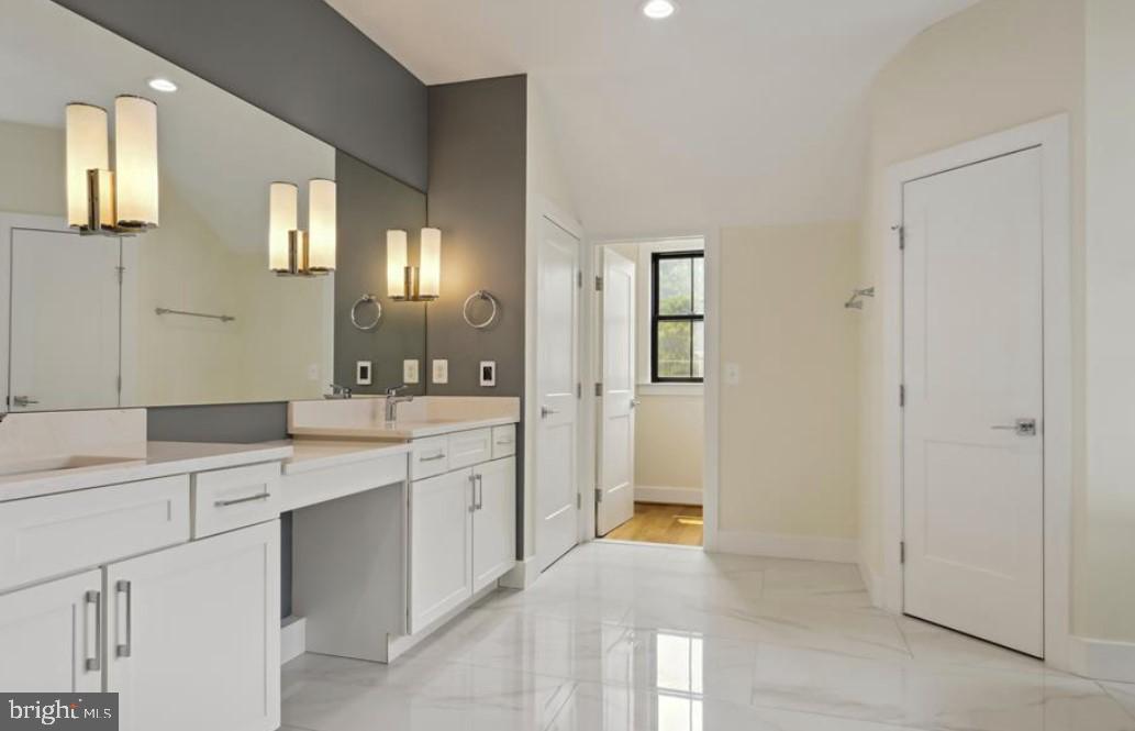 GRAYS OAKTON - Residential