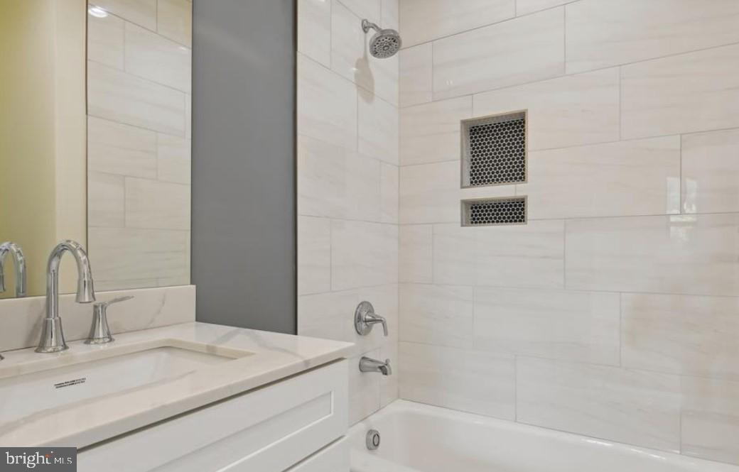 GRAYS OAKTON - Residential