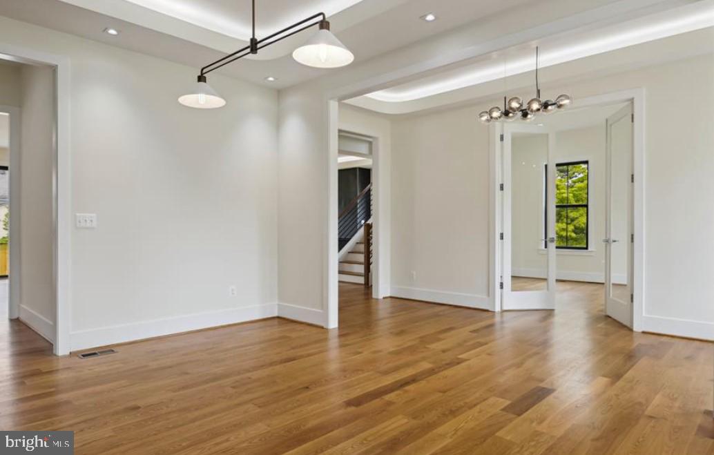 GRAYS OAKTON - Residential