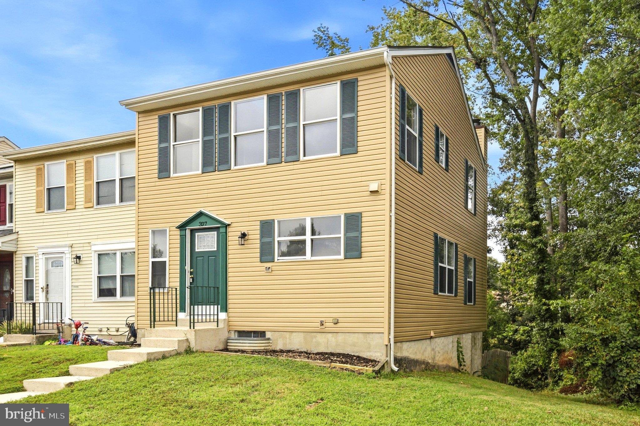 327 WOODSIDE PLACE