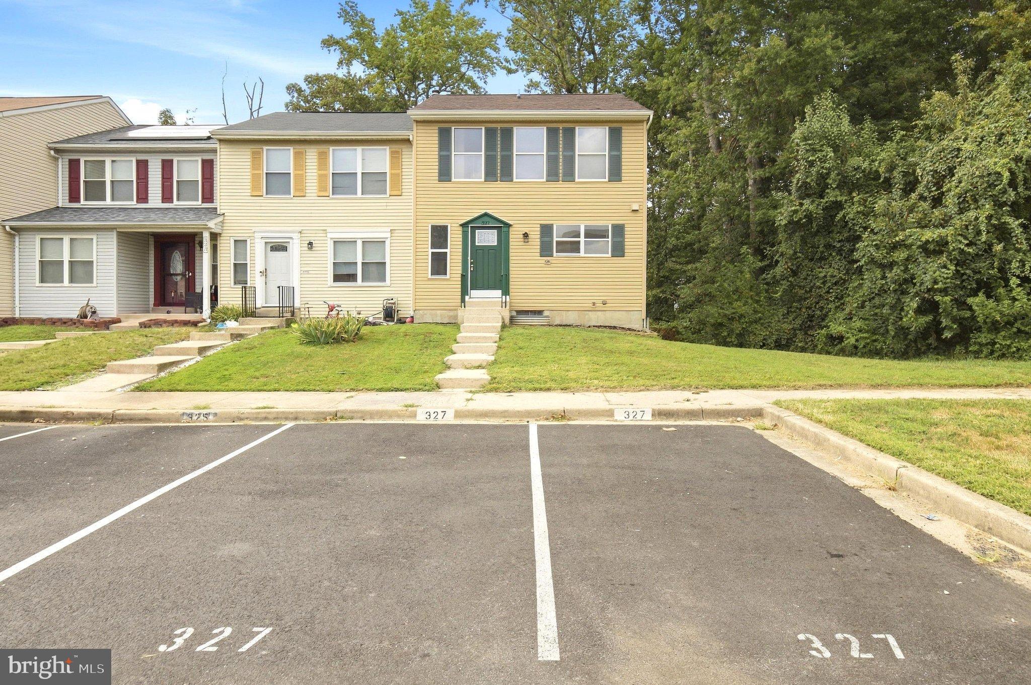327 WOODSIDE PLACE