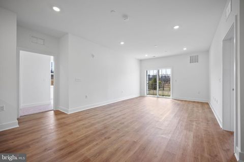 Condo For Sale - 29101 Radford<br/> MONROE TOWNSHIP, NJ 08831