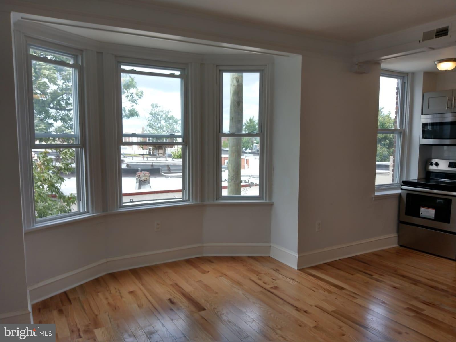 Beautifully renovated, well lit 1-bedroom apartment at an affordable price! Conveniently located near the universities, businesses, and restaurants. Includes in-unit laundry.
Make your appointment today! Pictures may be of a similar unit in the building