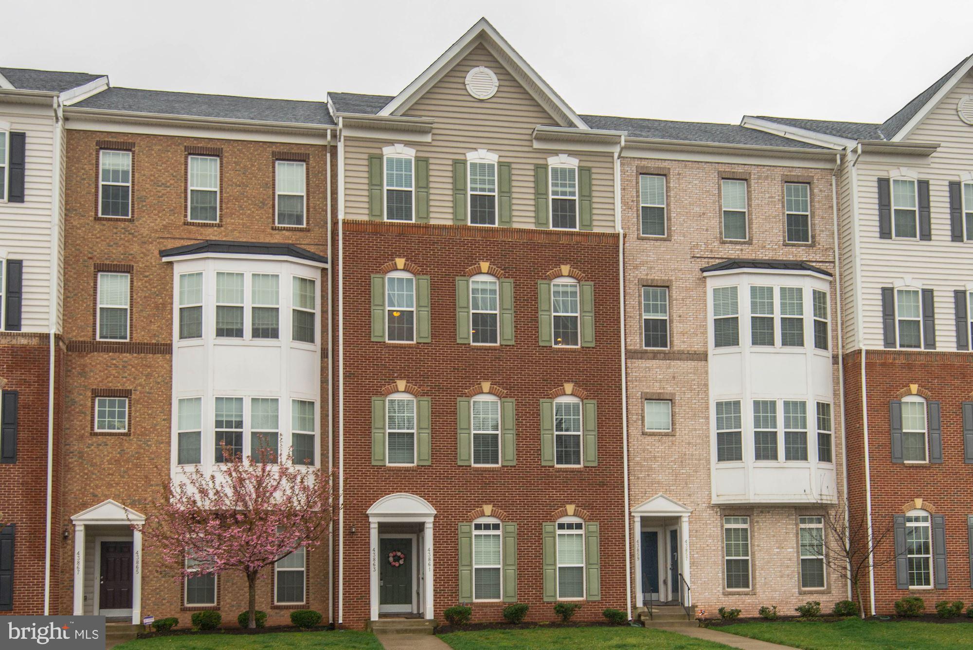 RESIDENCES AT DULLES PRK - Residential Lease