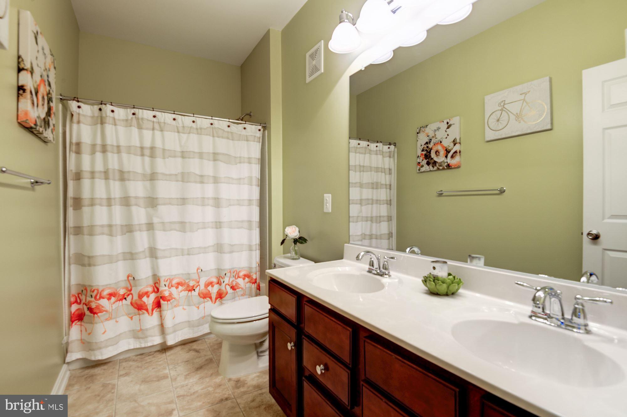 RESIDENCES AT DULLES PRK - Residential Lease