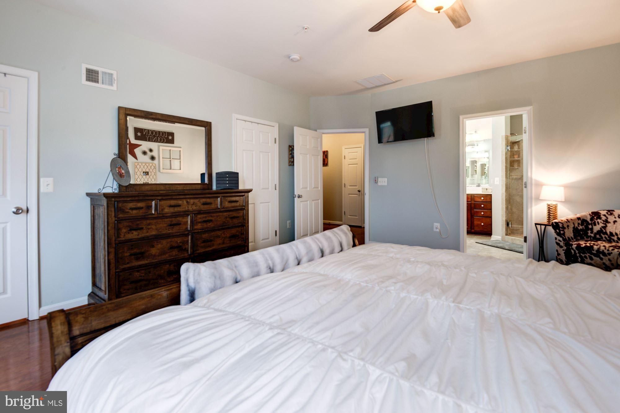 RESIDENCES AT DULLES PRK - Residential Lease