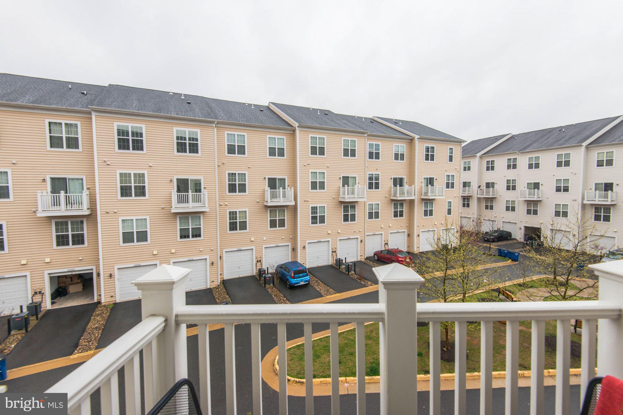RESIDENCES AT DULLES PRK - Residential Lease