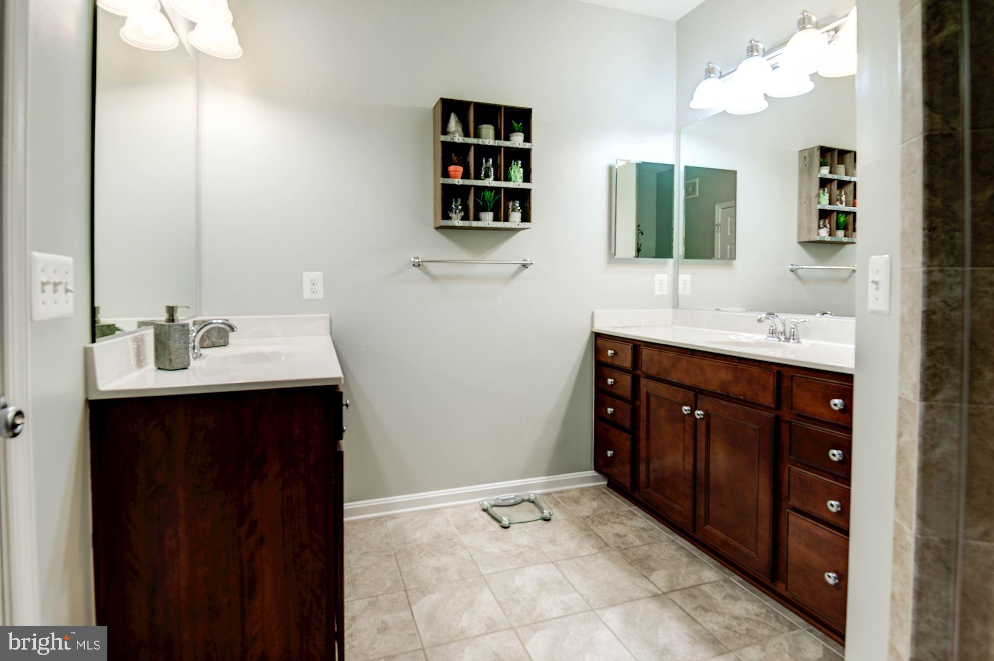 RESIDENCES AT DULLES PRK - Residential Lease