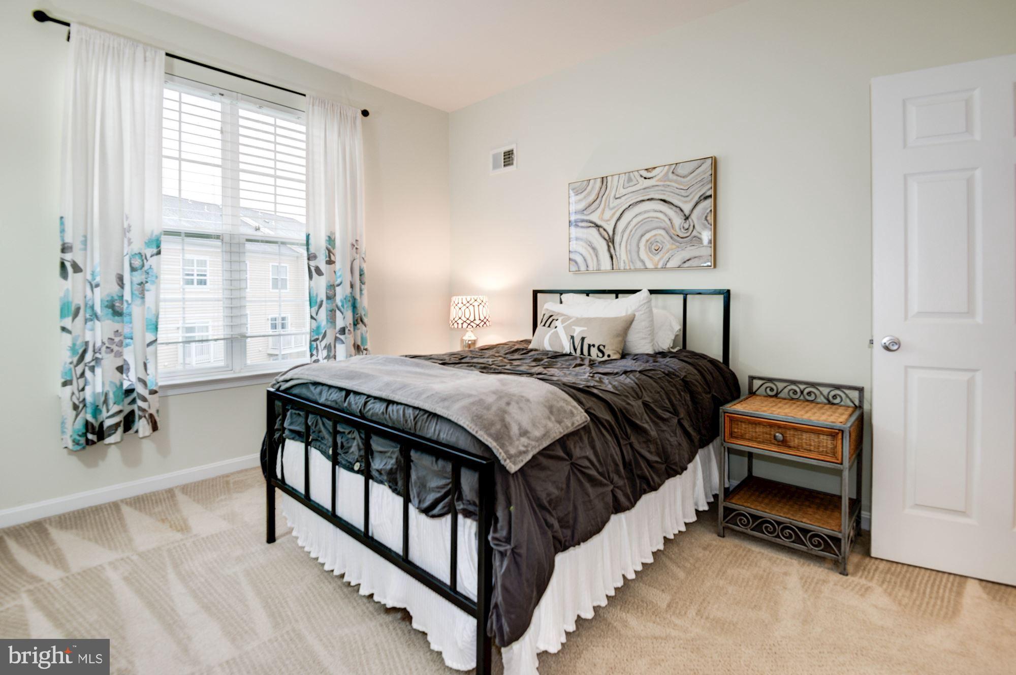 RESIDENCES AT DULLES PRK - Residential Lease