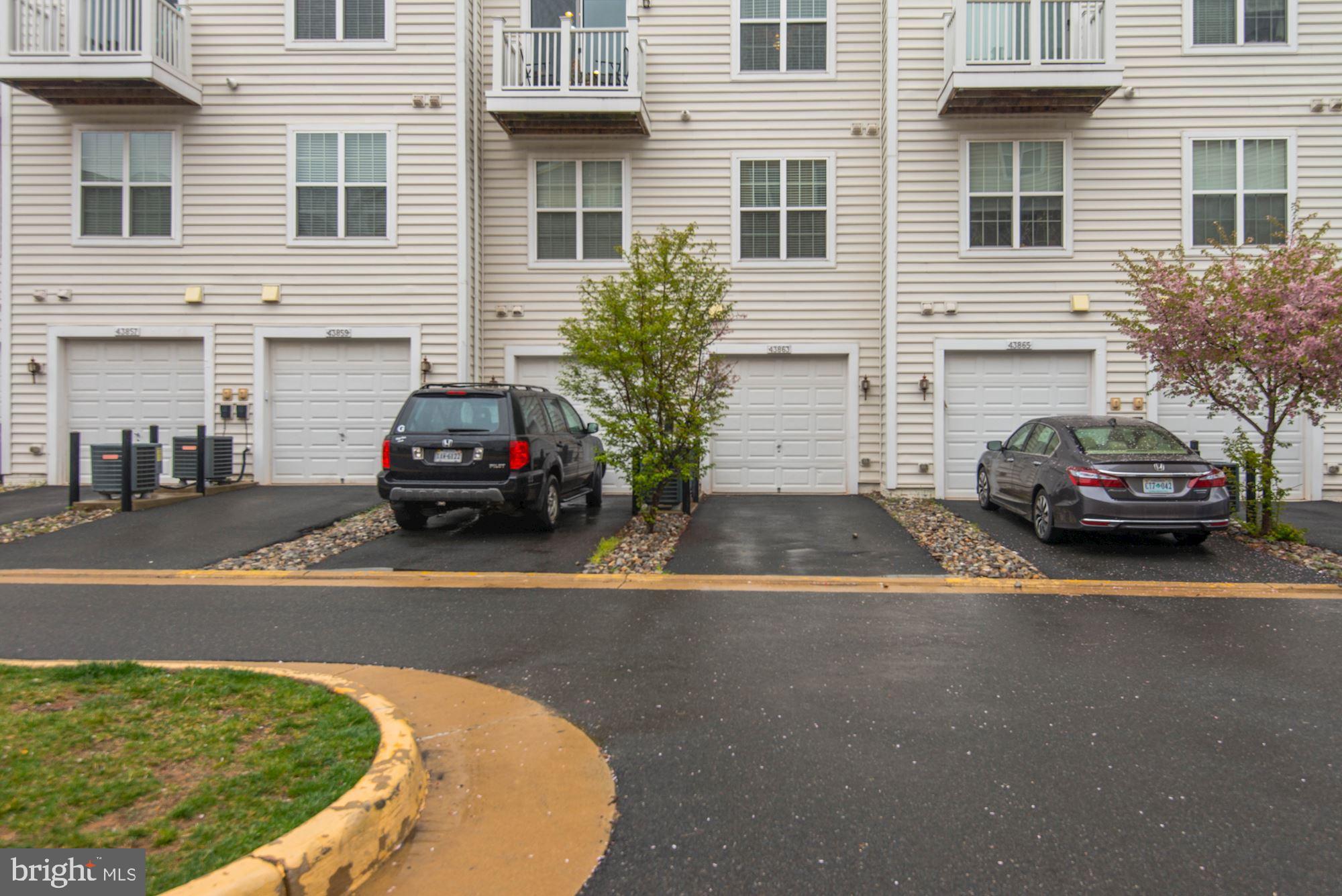 RESIDENCES AT DULLES PRK - Residential Lease