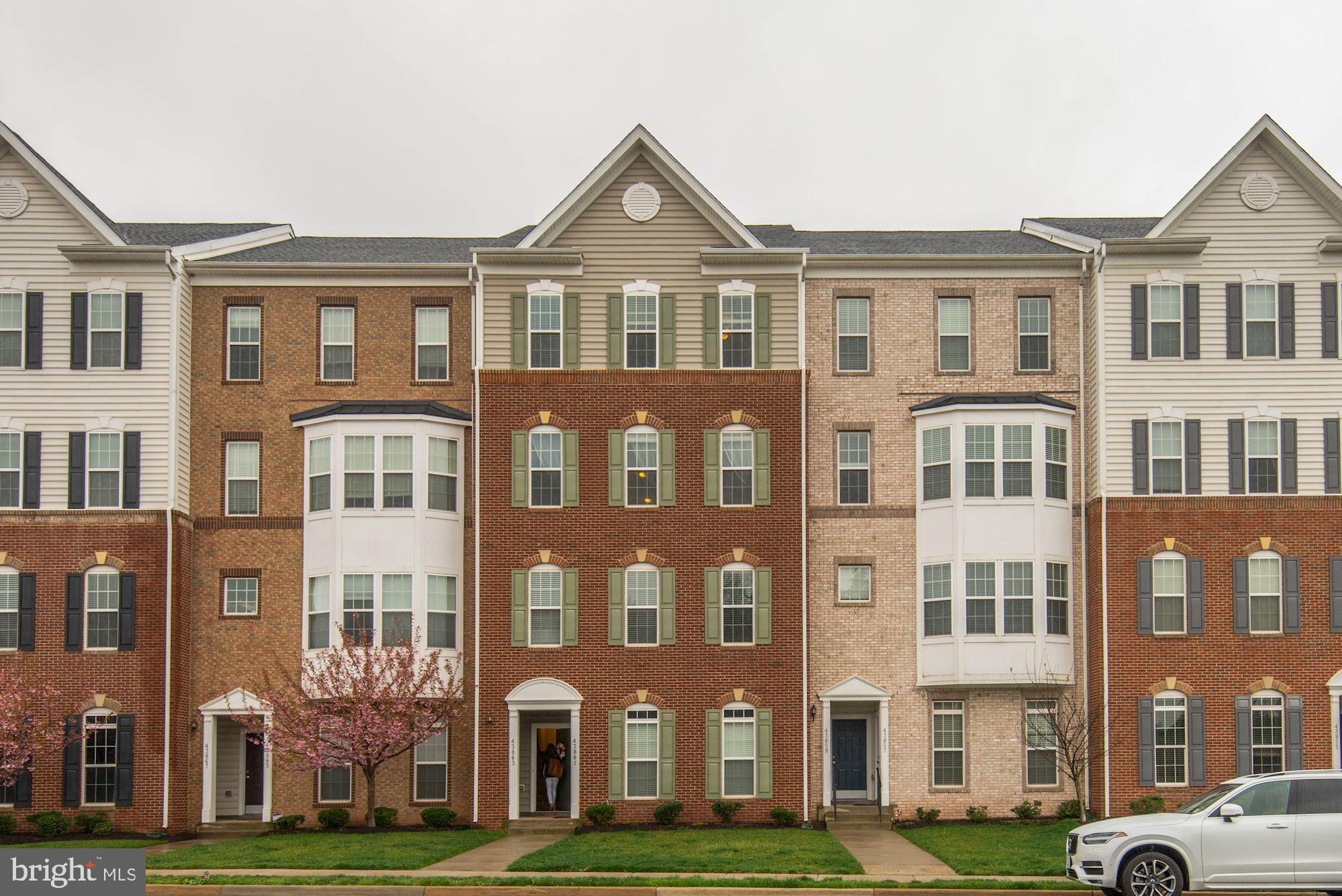 RESIDENCES AT DULLES PRK - Residential Lease