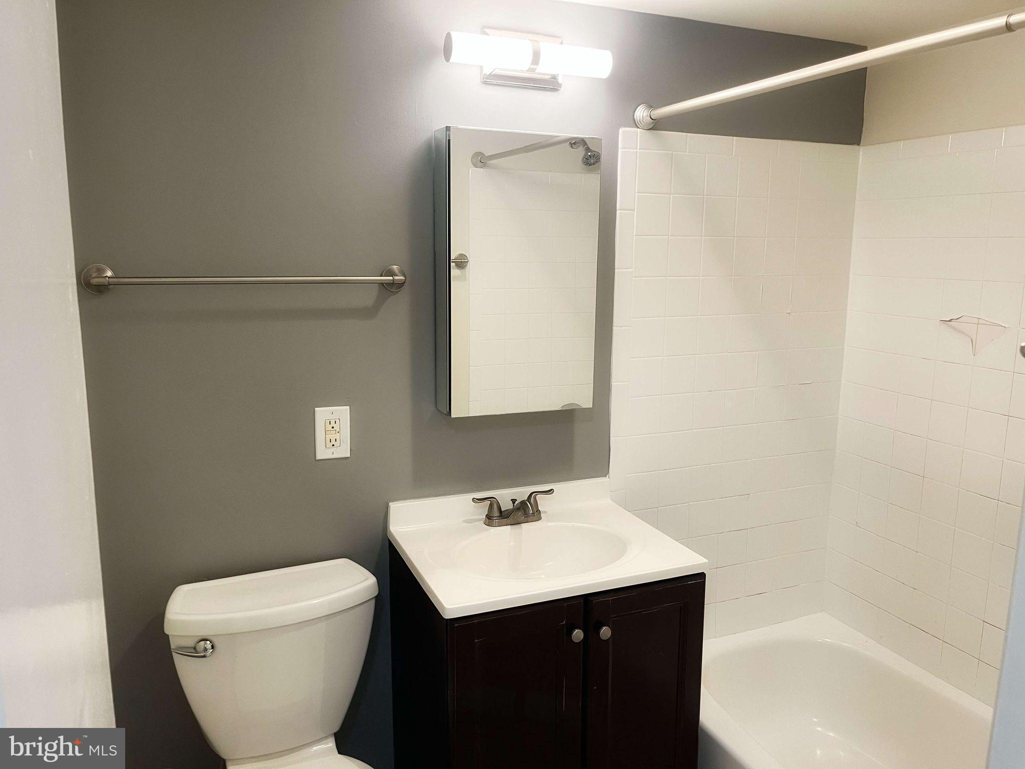 2656 BOWEN ROAD SE 402