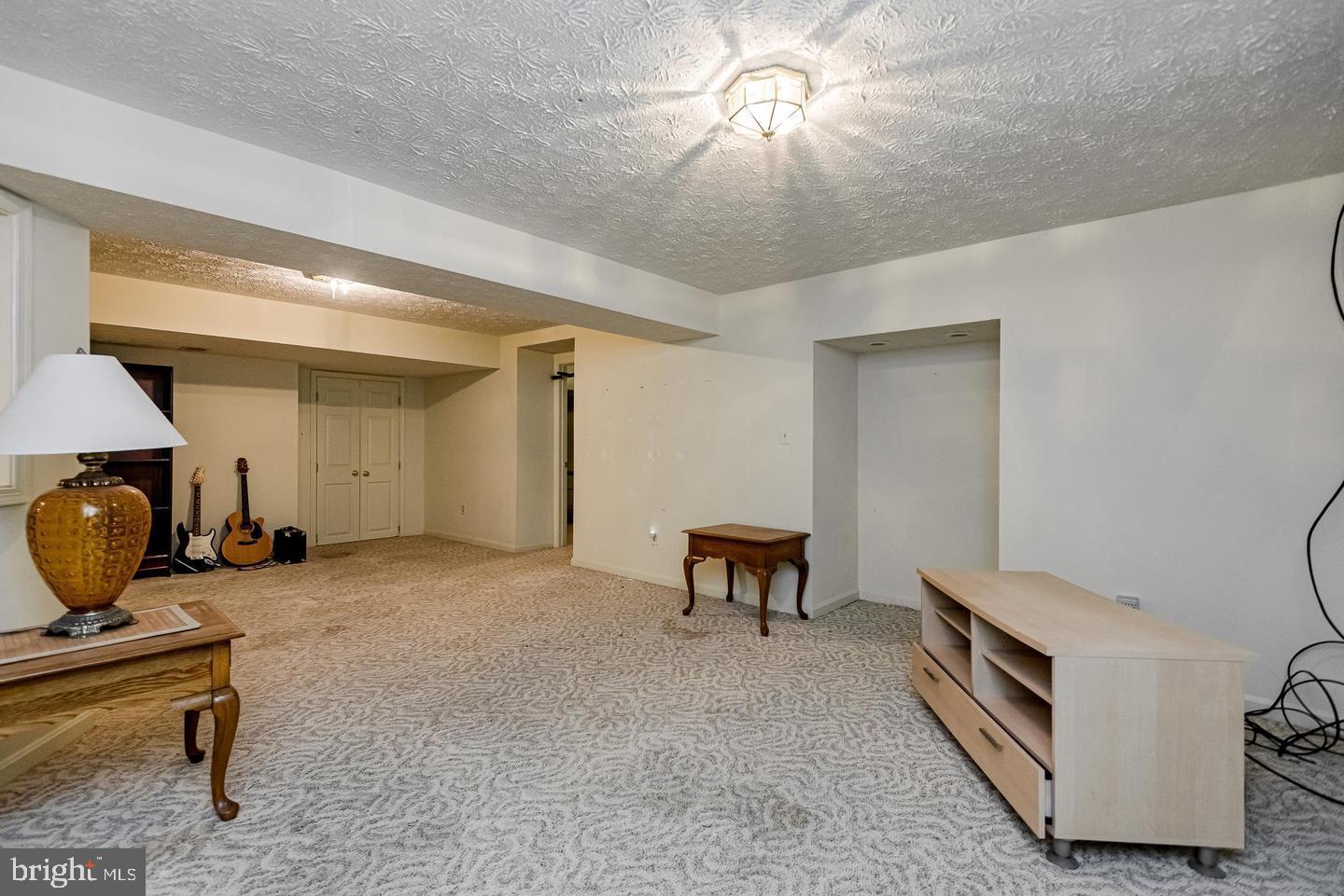 WOODMORE MEADOWS - Residential