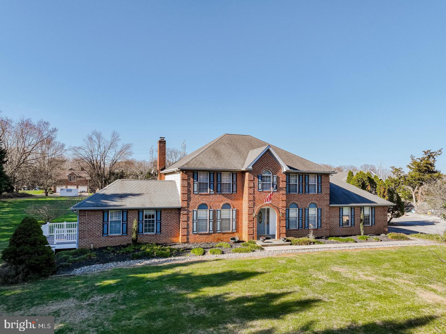 WOODMORE MEADOWS - Residential