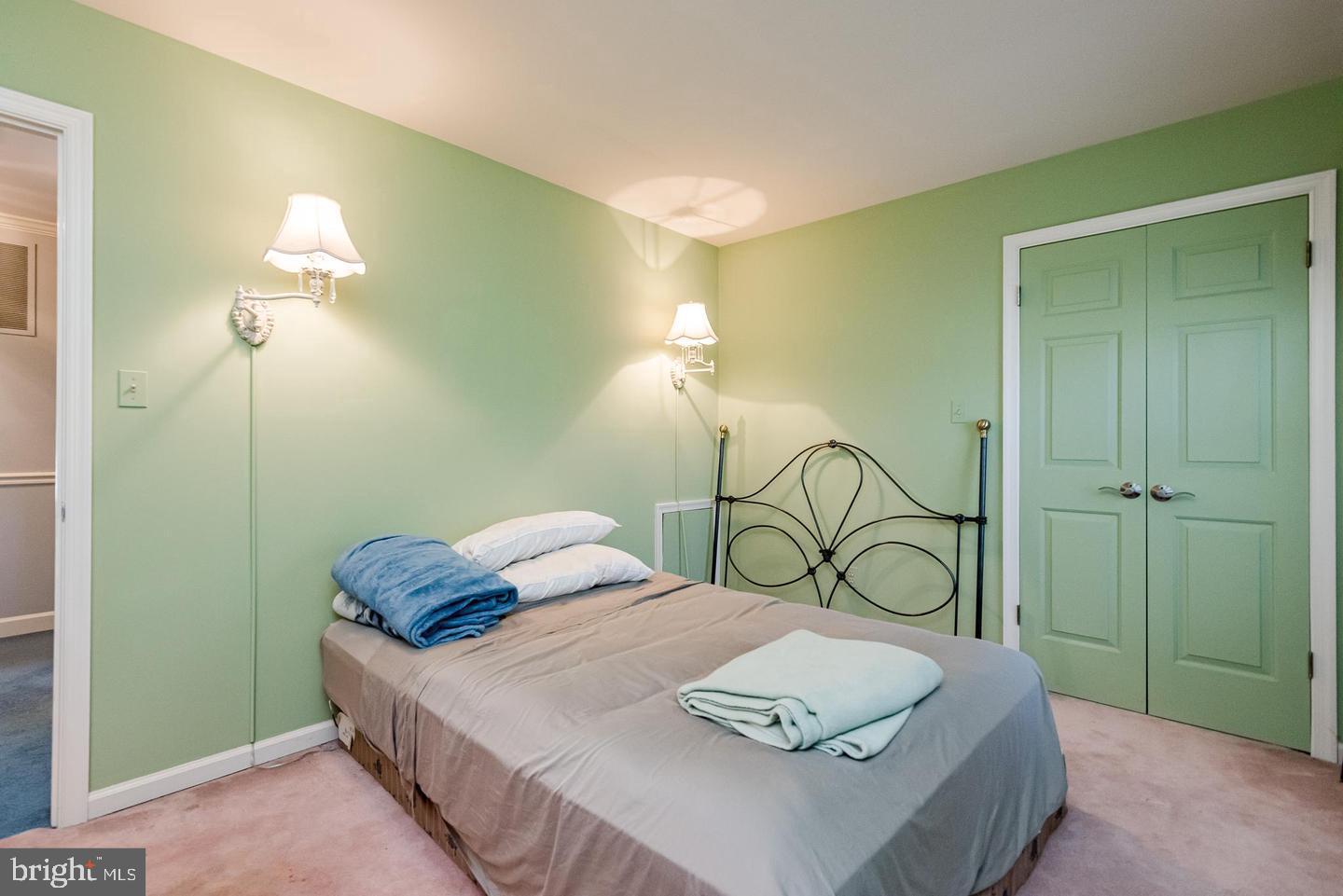 WOODMORE MEADOWS - Residential