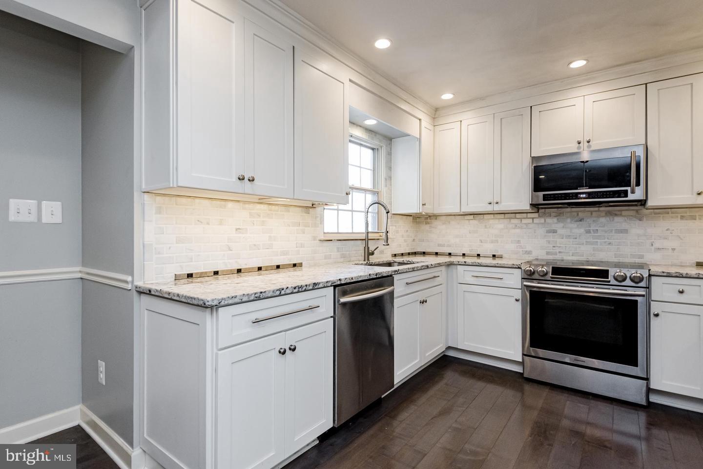 WOODMORE MEADOWS - Residential