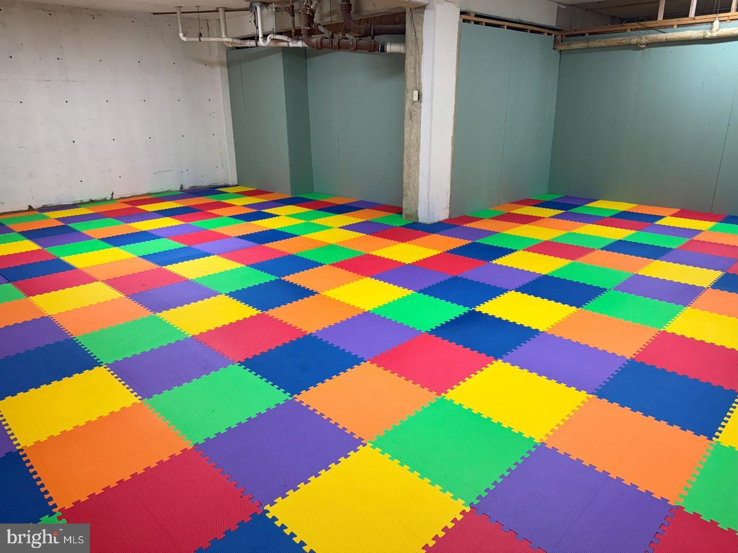 FORTY SIX HUNDRED - Residential Lease