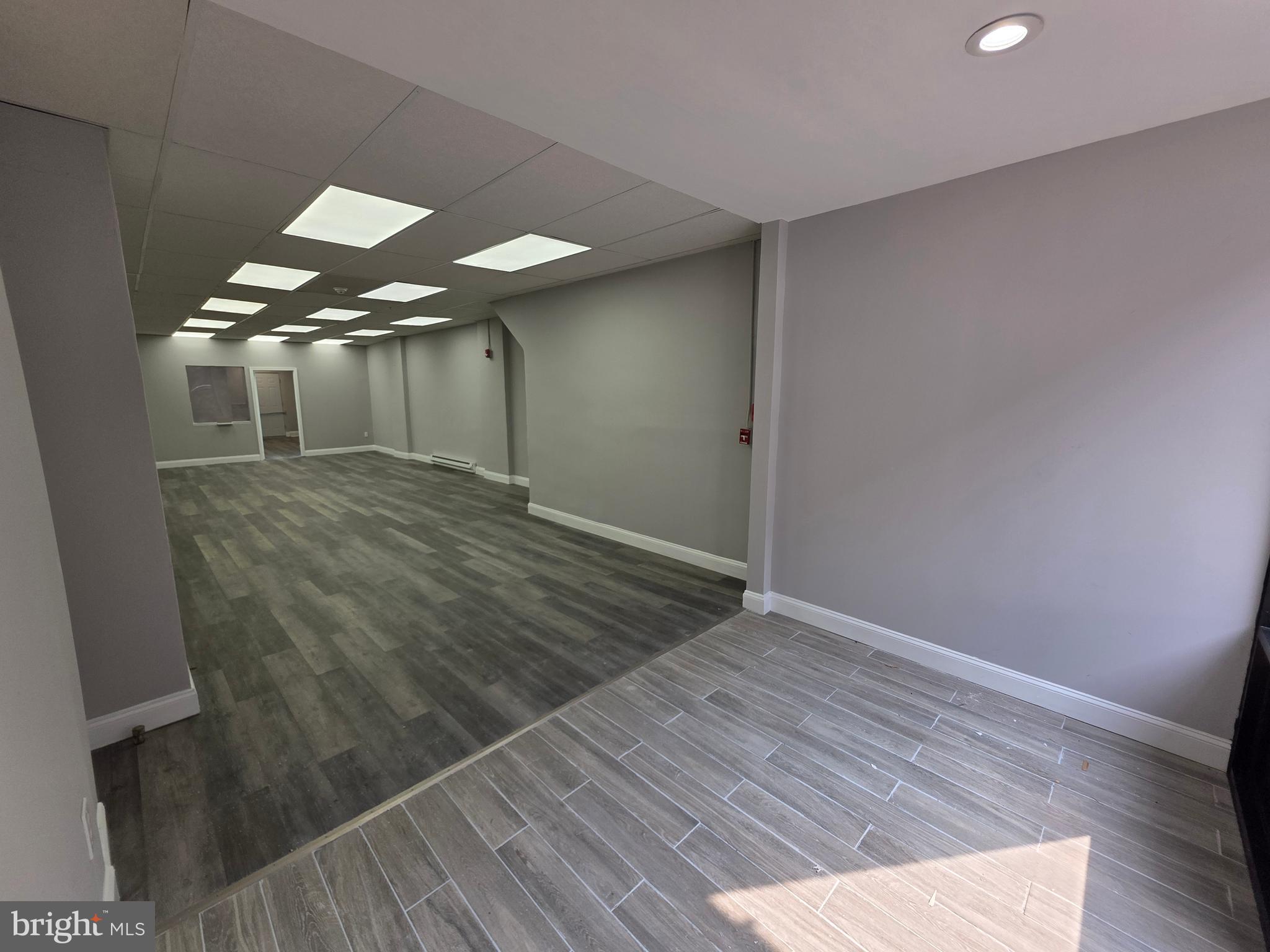 FRANKFORD - Commercial Lease