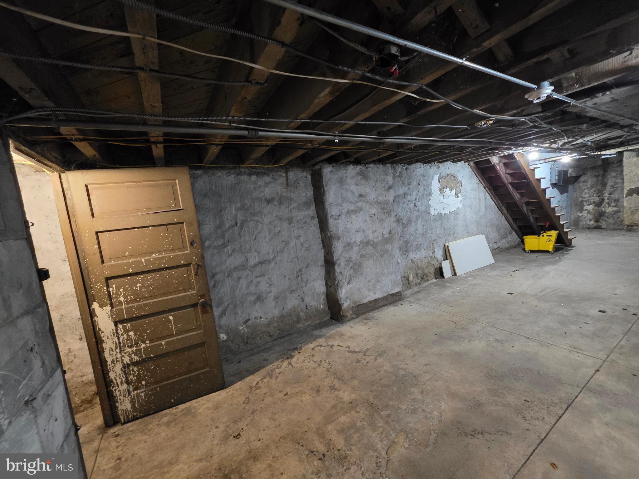 FRANKFORD - Commercial Lease