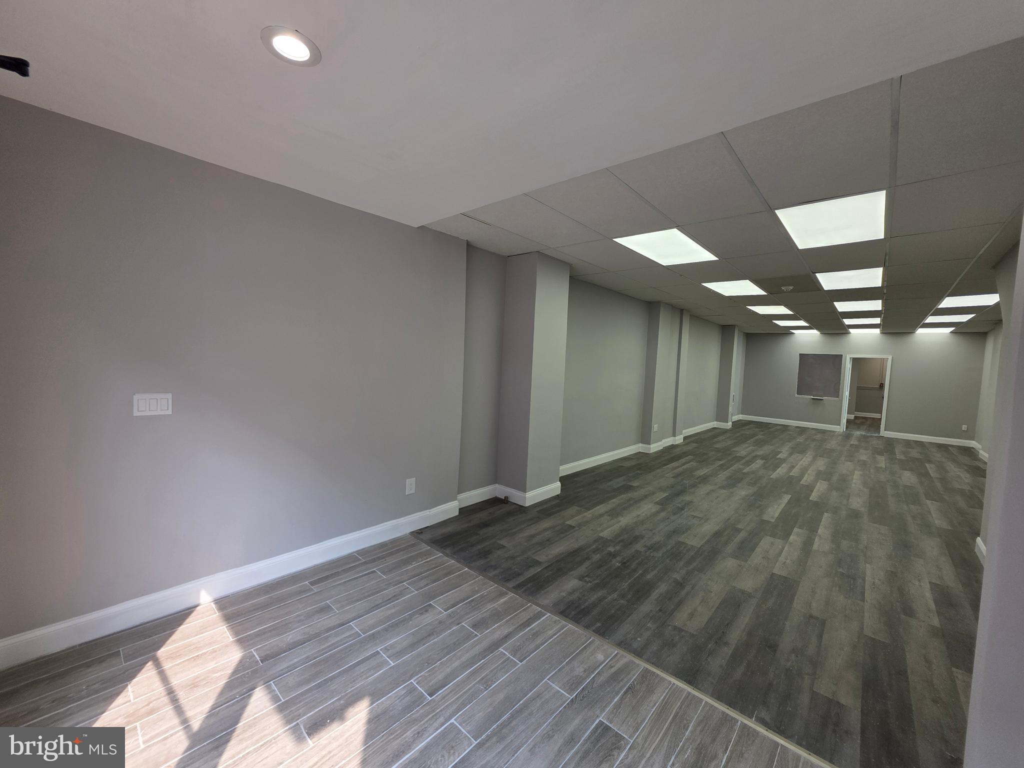 FRANKFORD - Commercial Lease