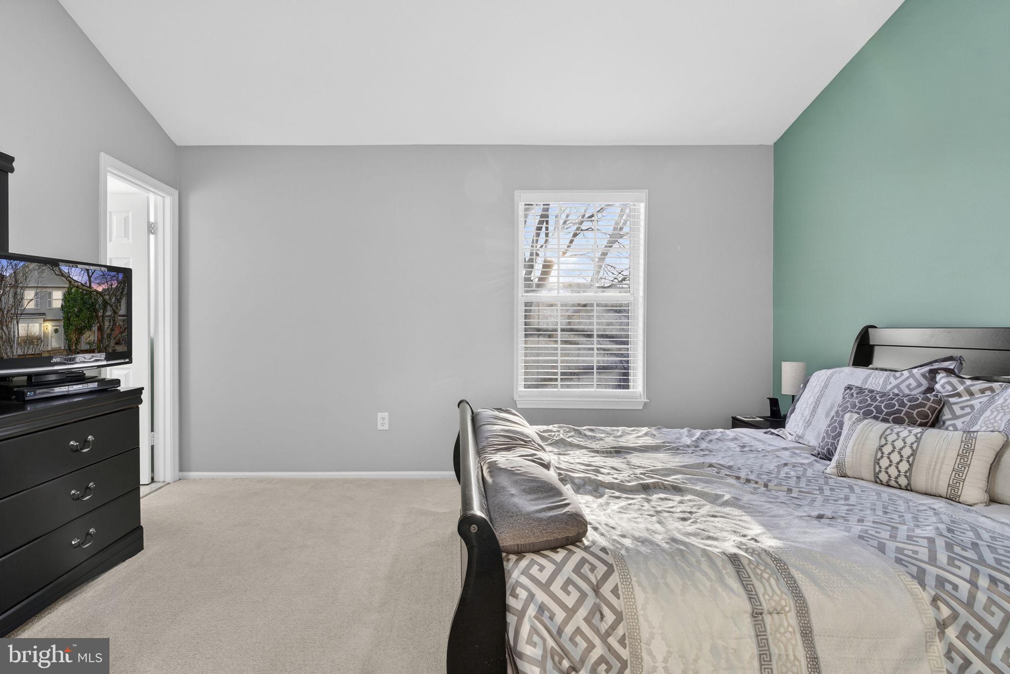 POTOMAC CROSSING - Residential