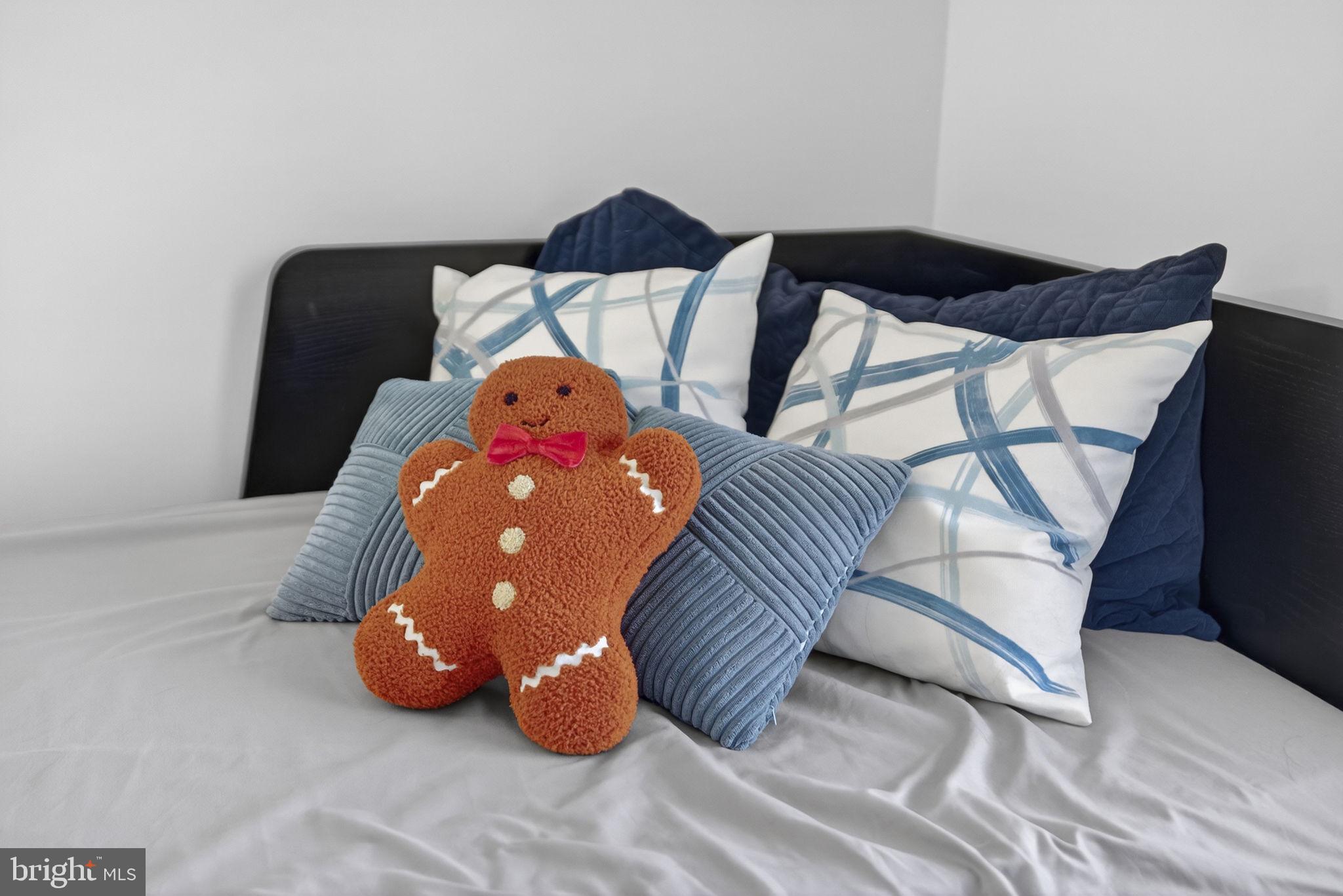 POTOMAC CROSSING - Residential