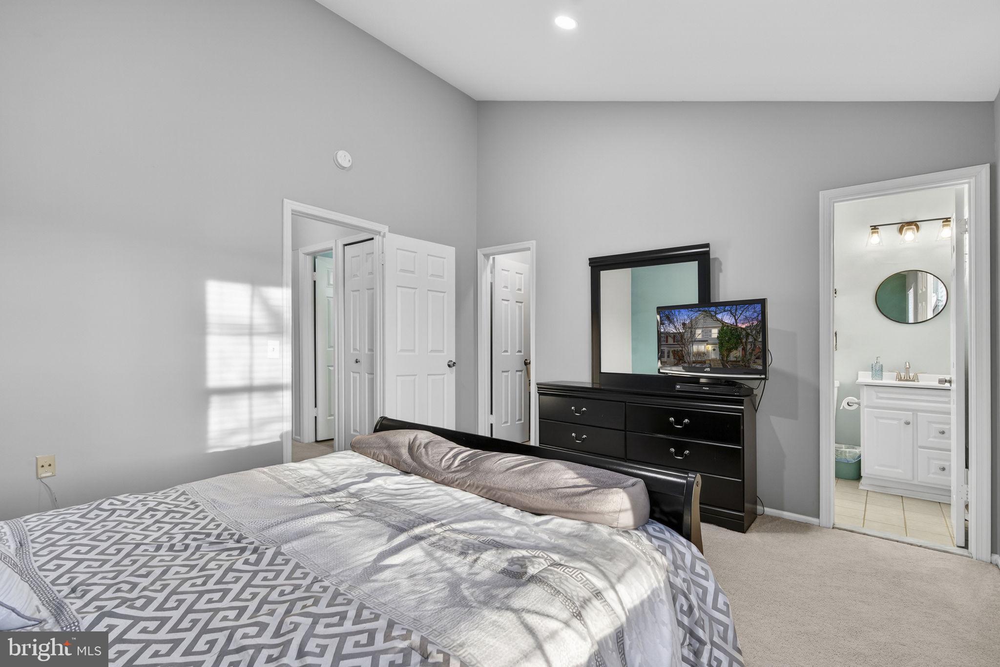 POTOMAC CROSSING - Residential