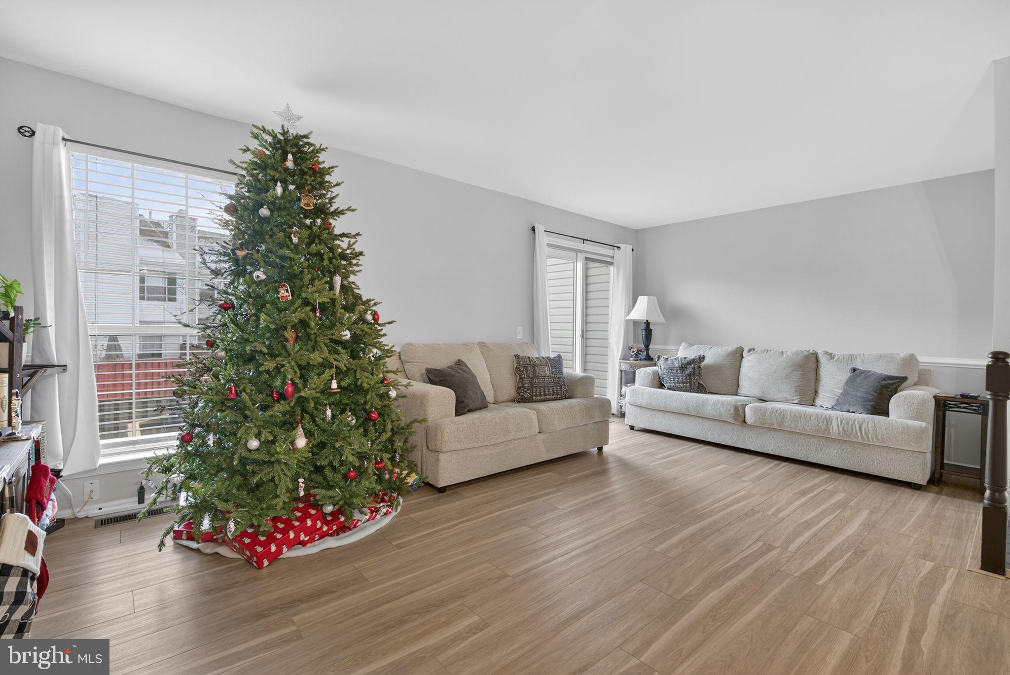 POTOMAC CROSSING - Residential