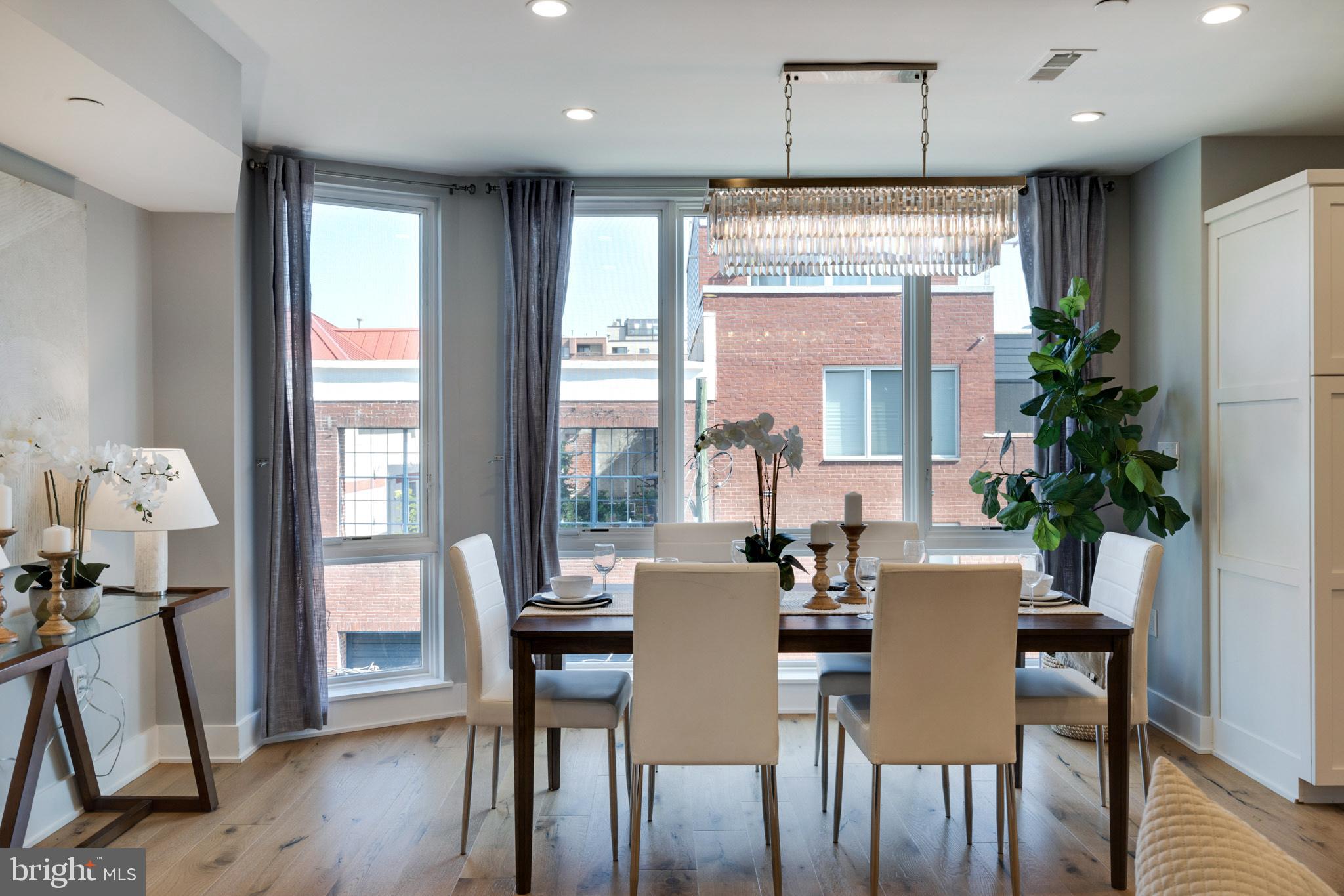 QUEEN VILLAGE - Residential