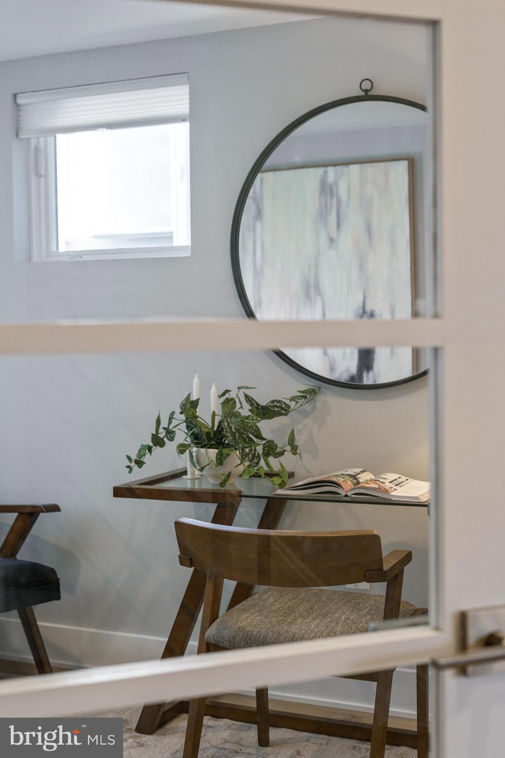 QUEEN VILLAGE - Residential