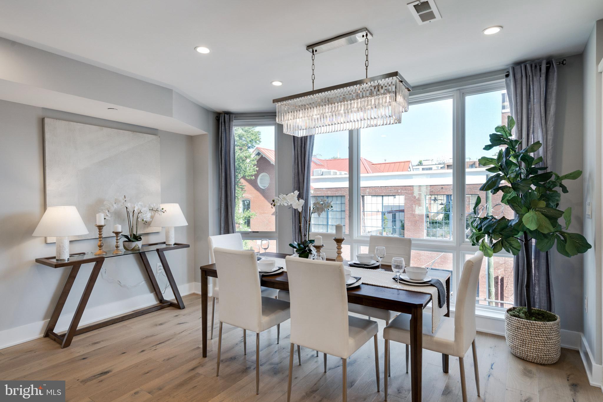 QUEEN VILLAGE - Residential