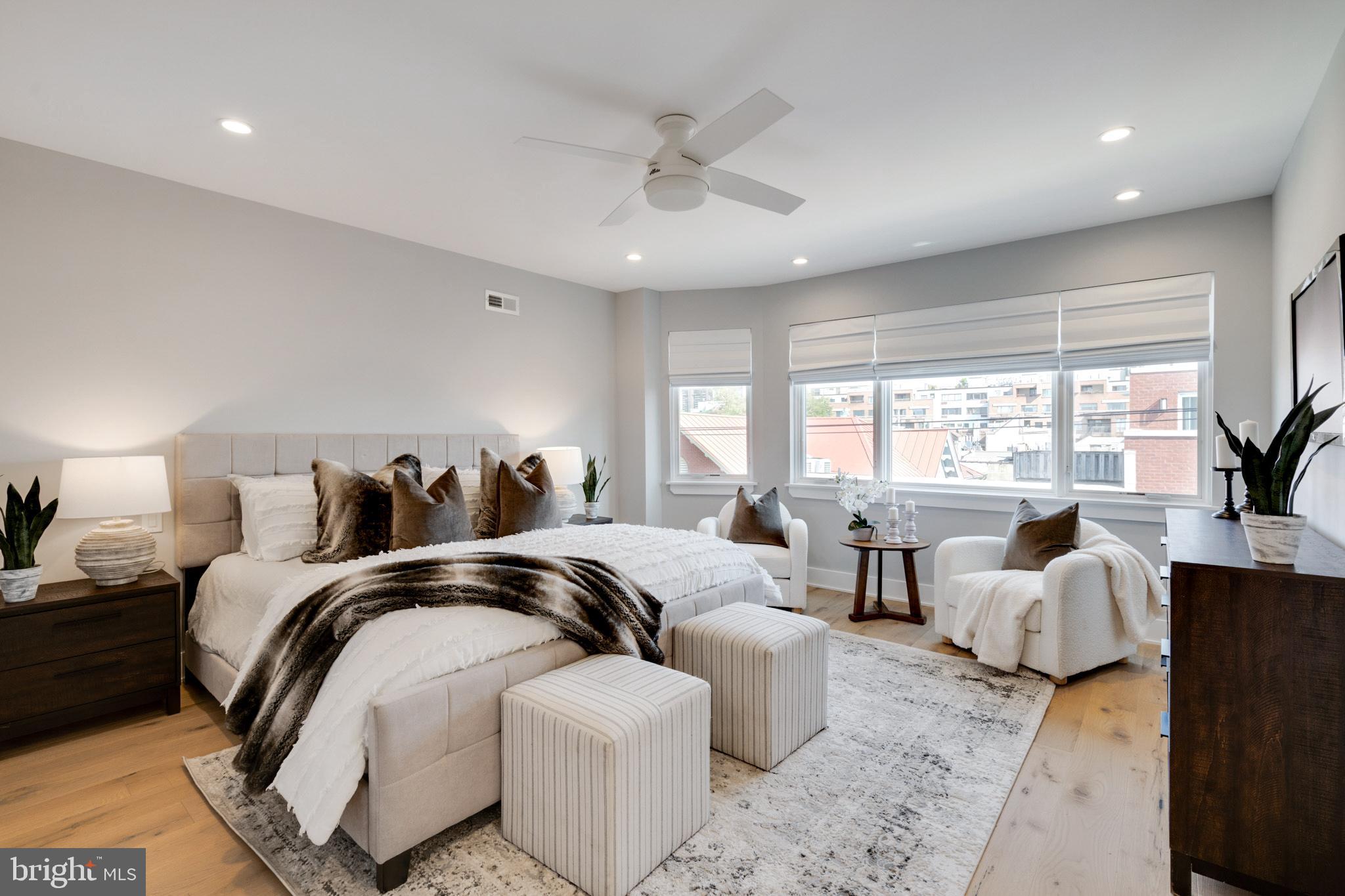 QUEEN VILLAGE - Residential