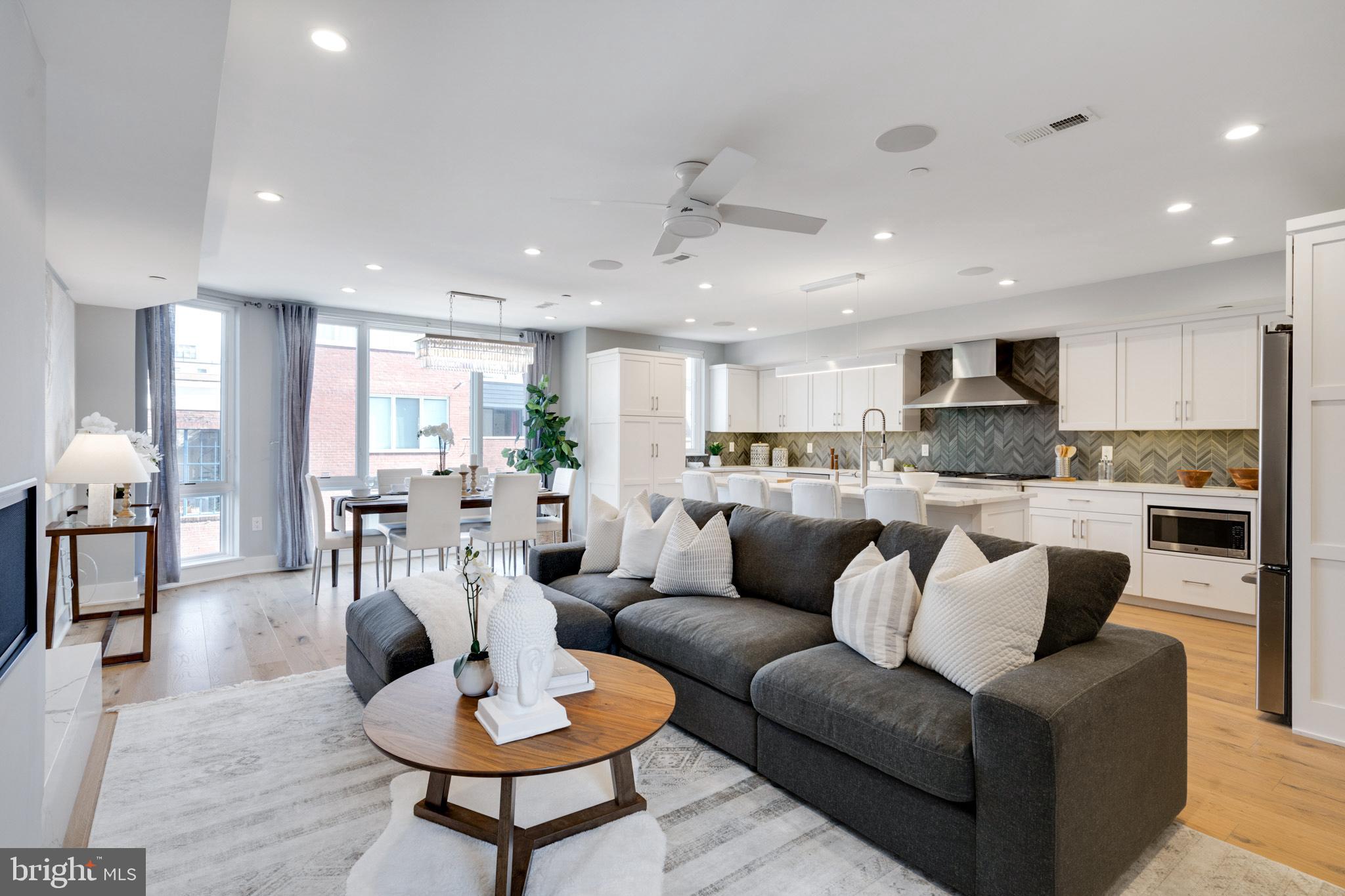 QUEEN VILLAGE - Residential