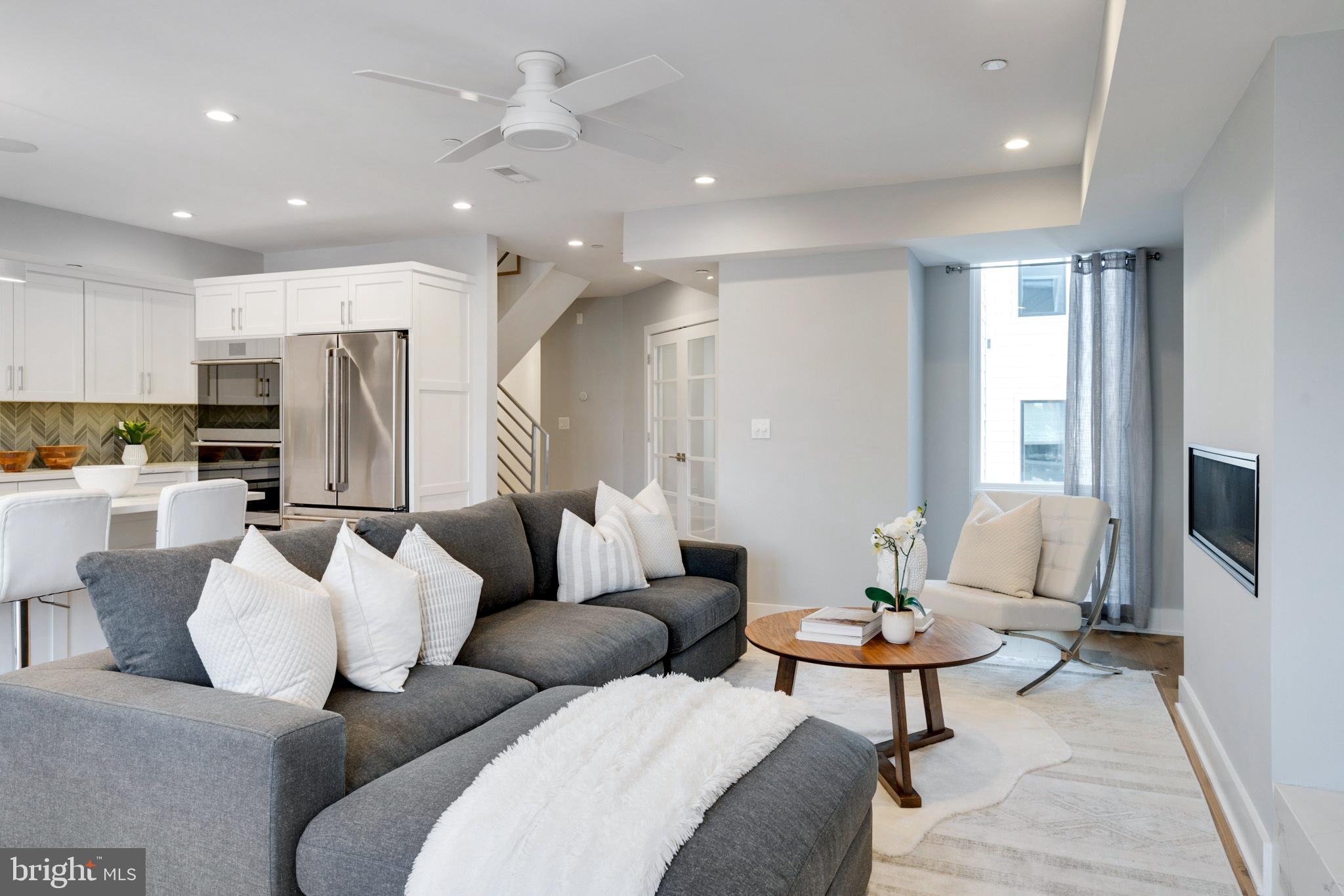 QUEEN VILLAGE - Residential