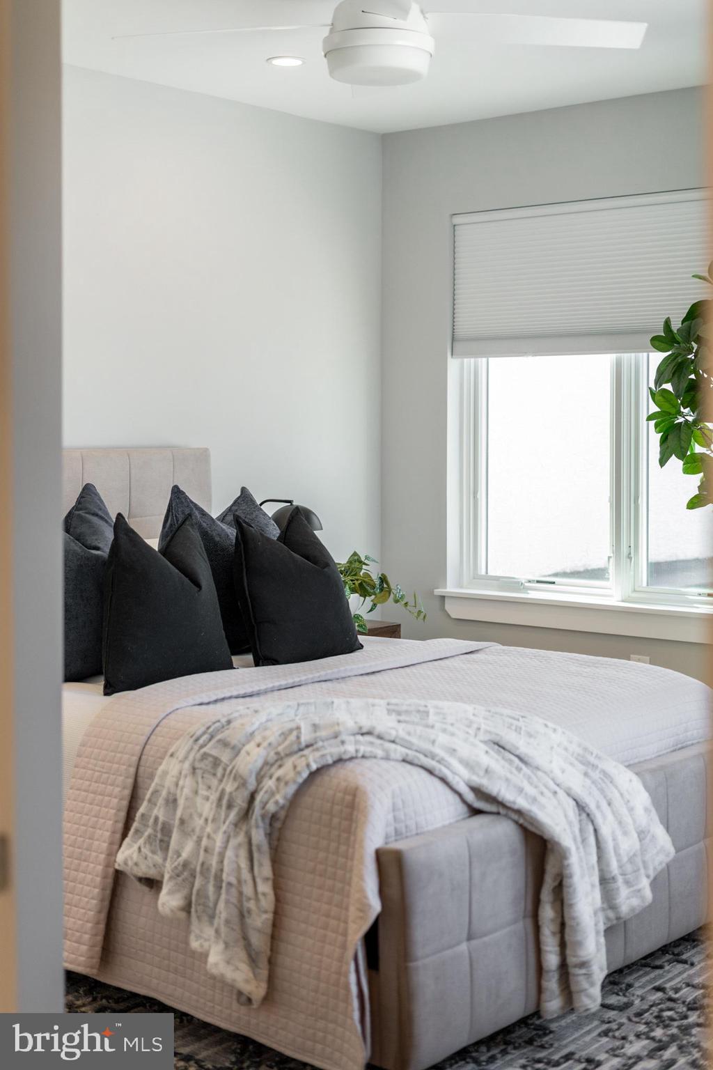 QUEEN VILLAGE - Residential