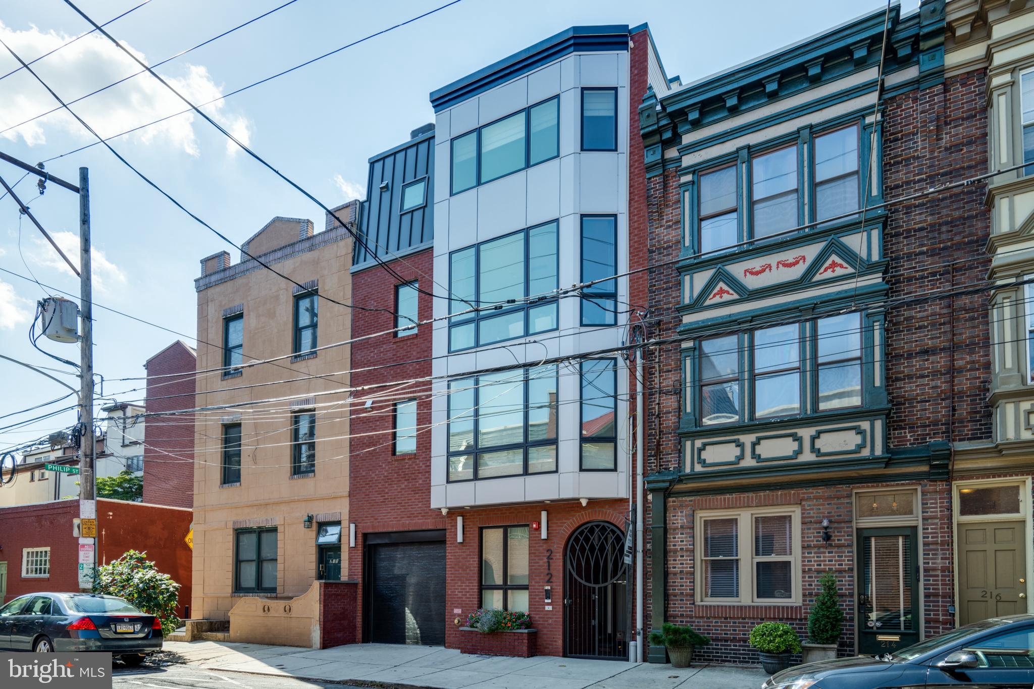 QUEEN VILLAGE - Residential