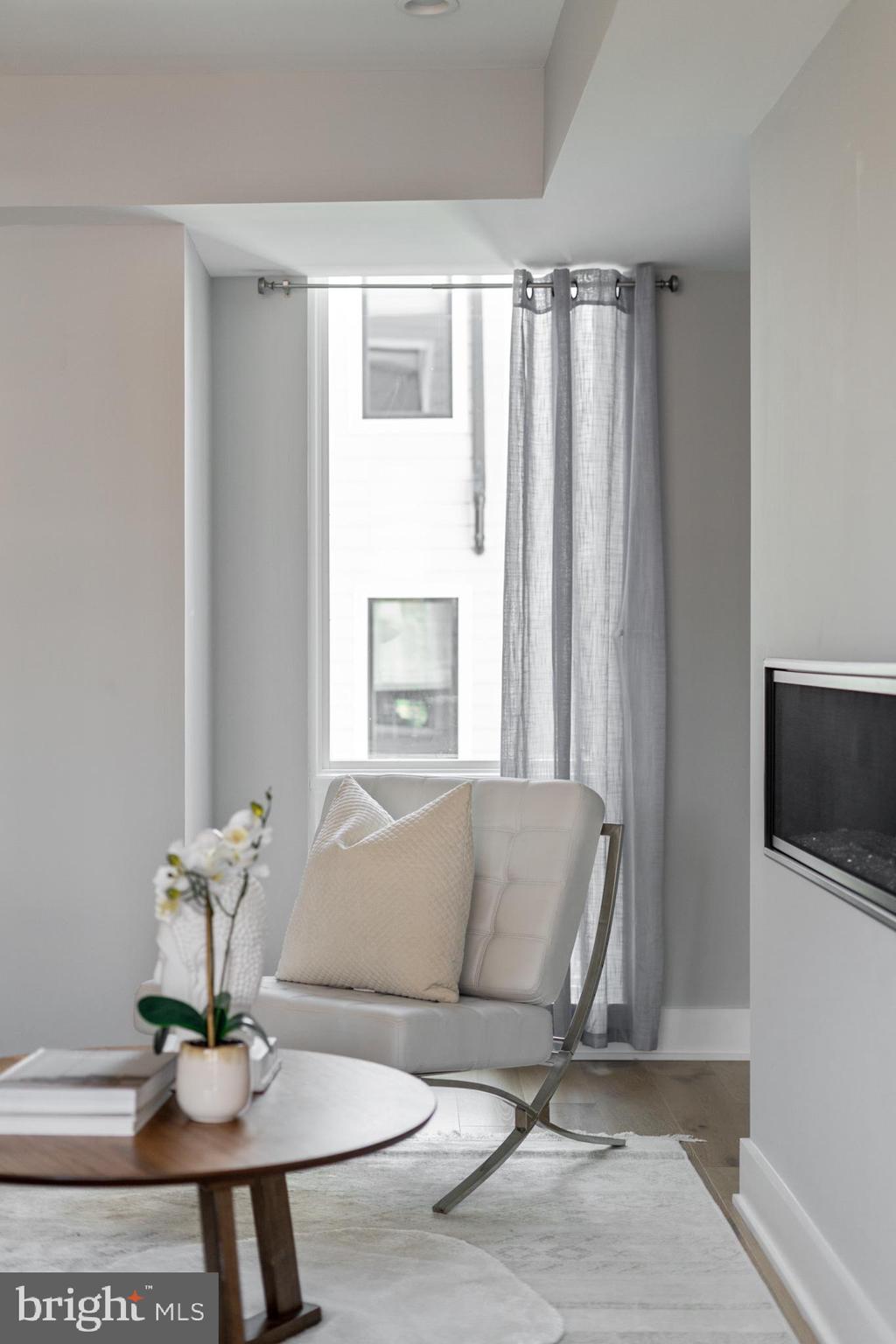 QUEEN VILLAGE - Residential