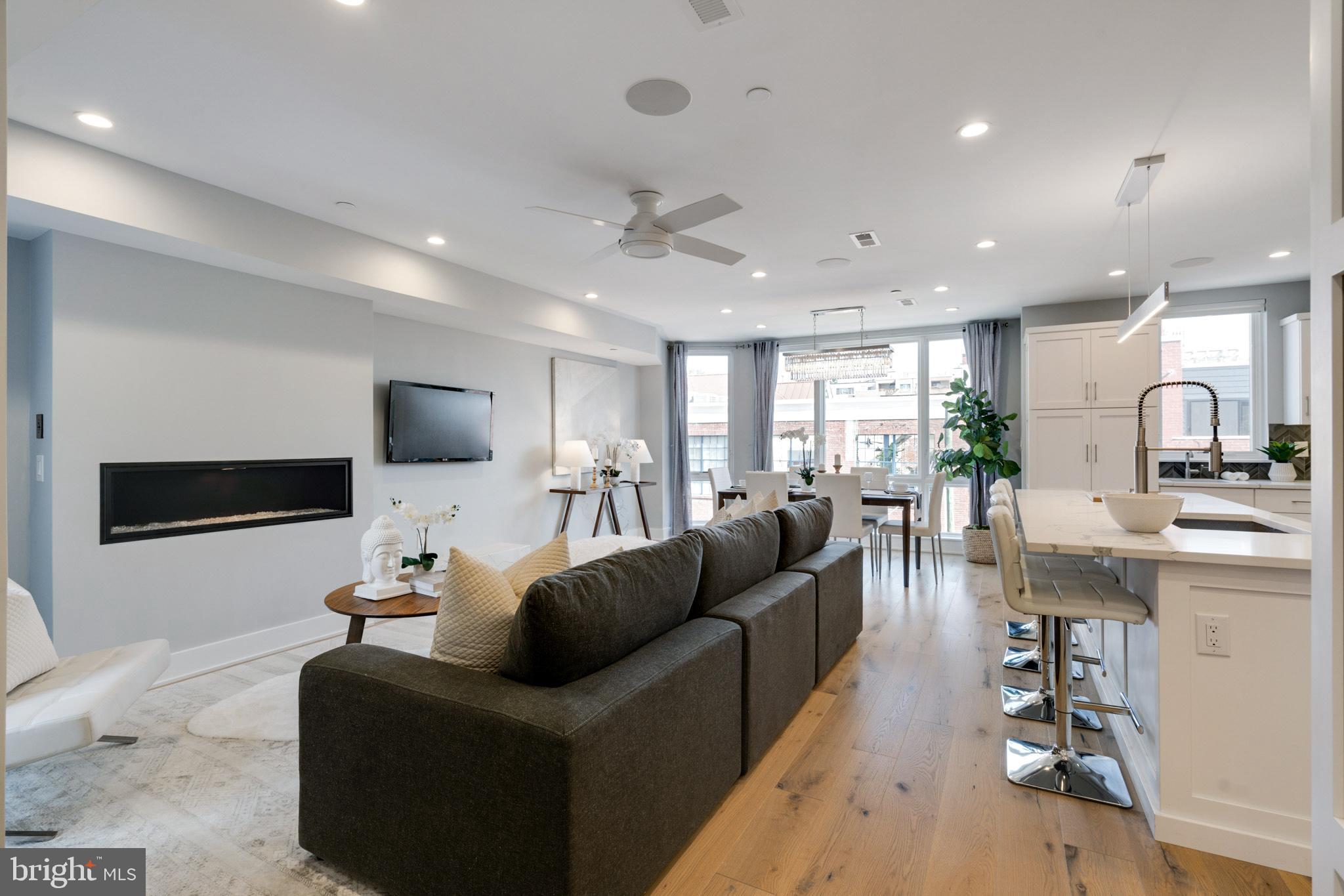 QUEEN VILLAGE - Residential