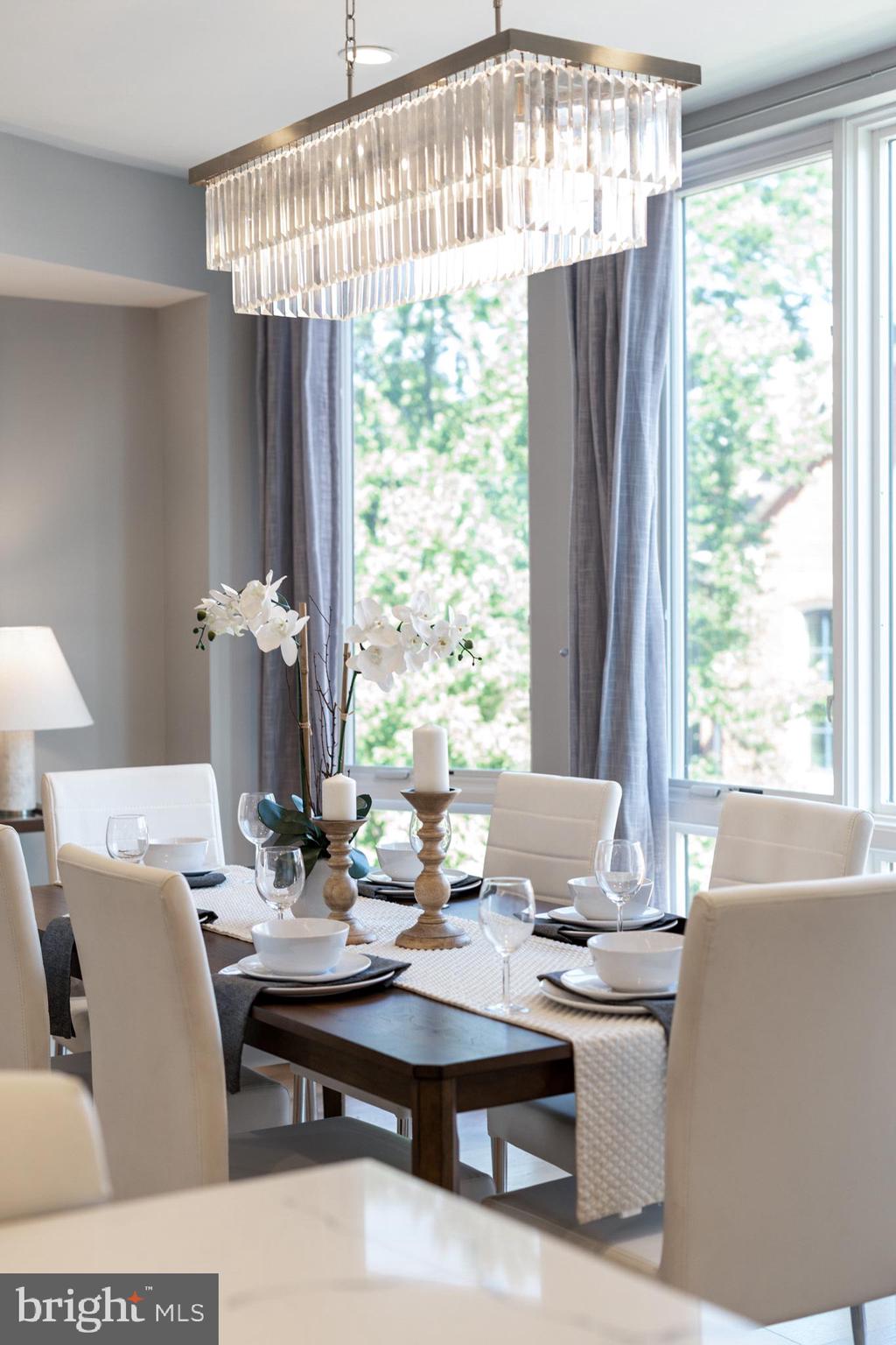 QUEEN VILLAGE - Residential